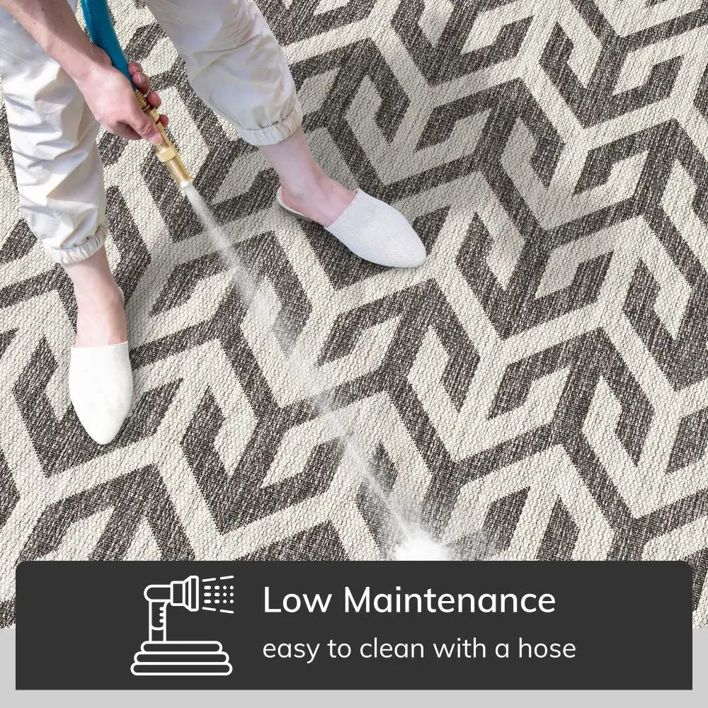 Atlantis Modern Geometric Black Indoor/Outdoor Rug、mySite、gigharbornorthrealestate