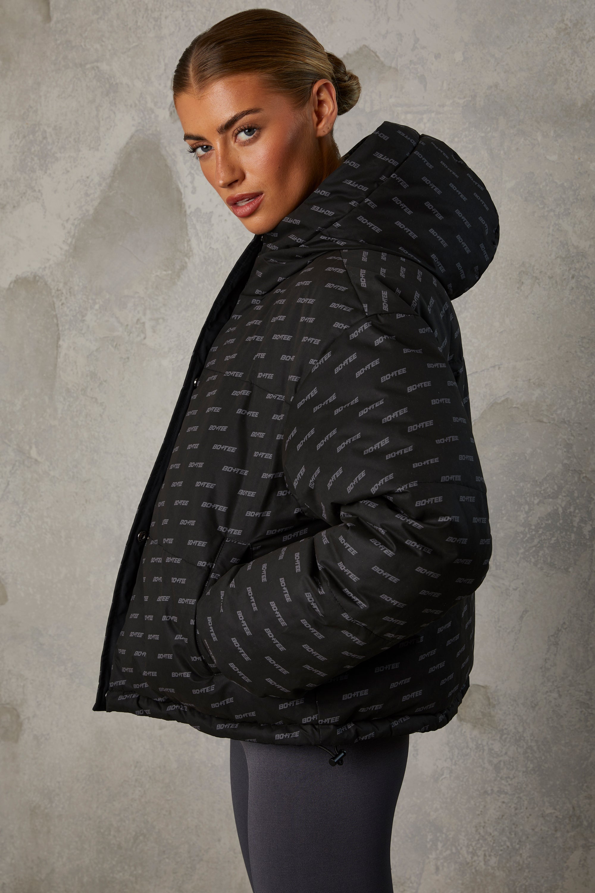 Reversible Hooded Puffer Jacket in Black、mySite、solidvoid