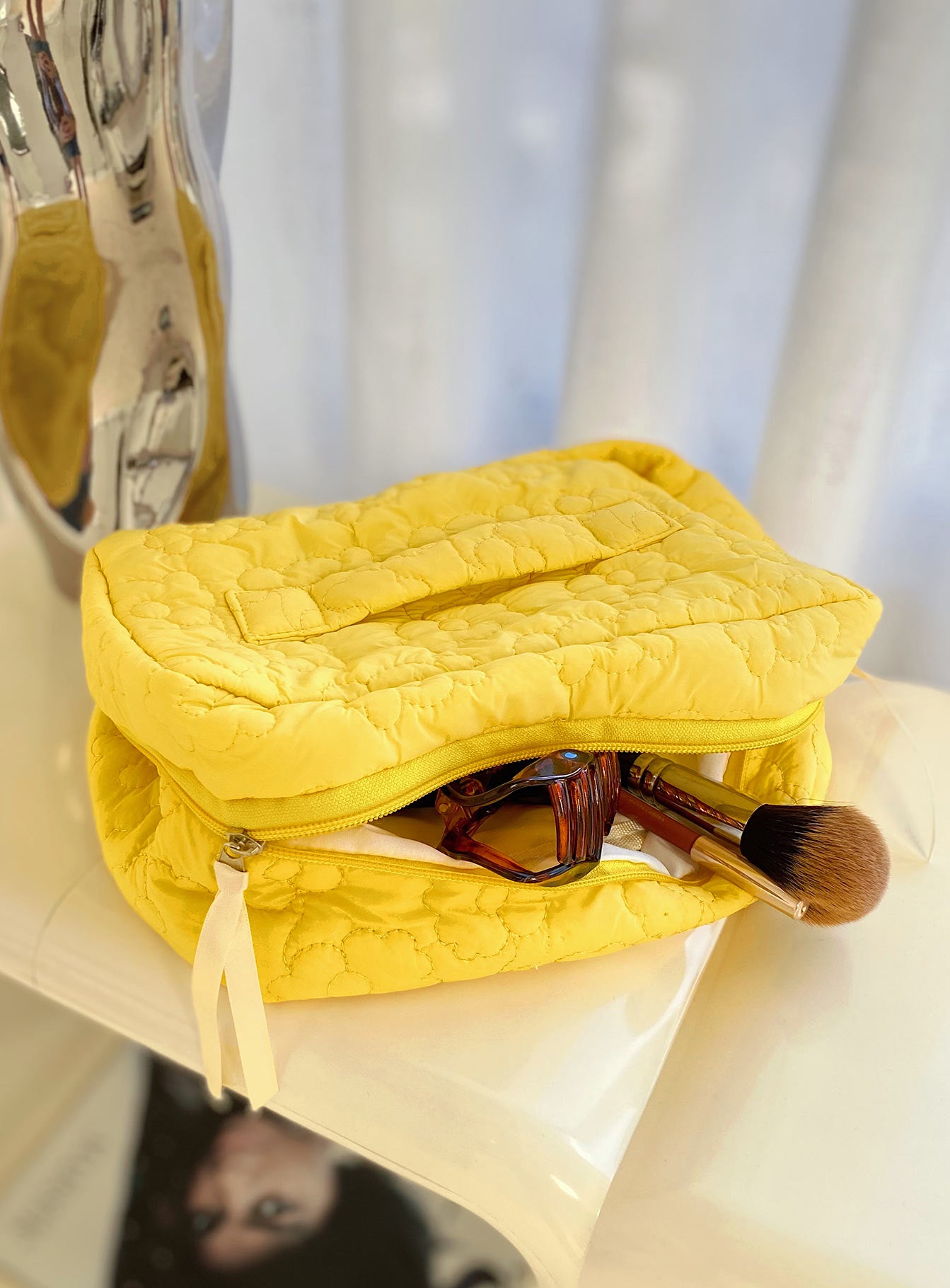 Younger Now Pouch Yellow、mySite、solidvoid