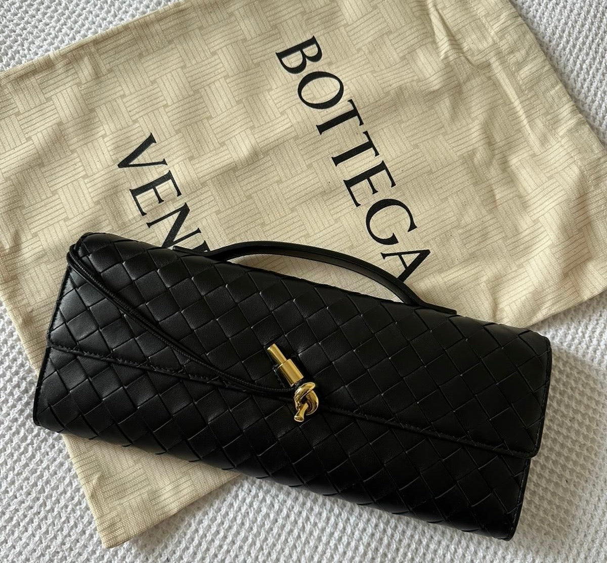 Bottega Veneta Andiamo Long Leather Clutch (Black)、mySite、garminoutage.com