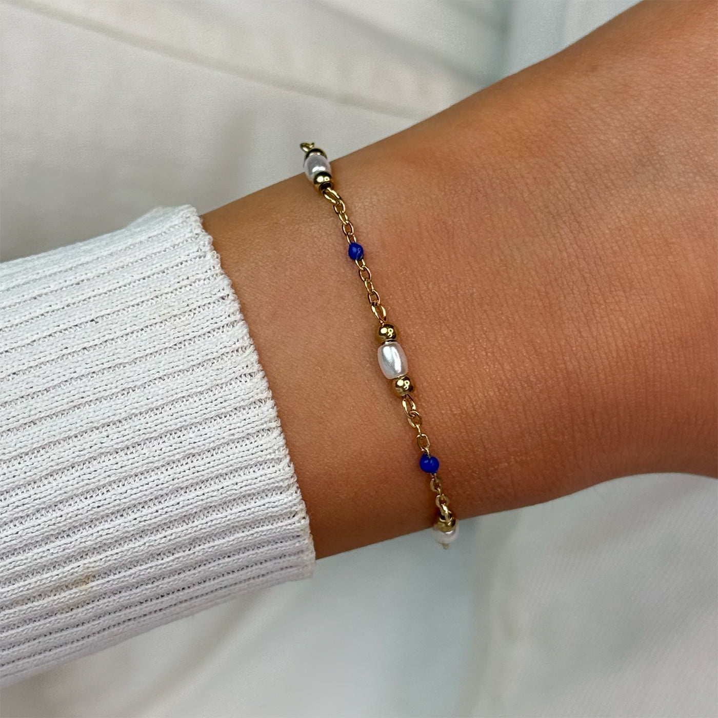 Élevé Pearl & Blue Epoxy Chain Bracelet, Gold Colour、mySite、botmansion