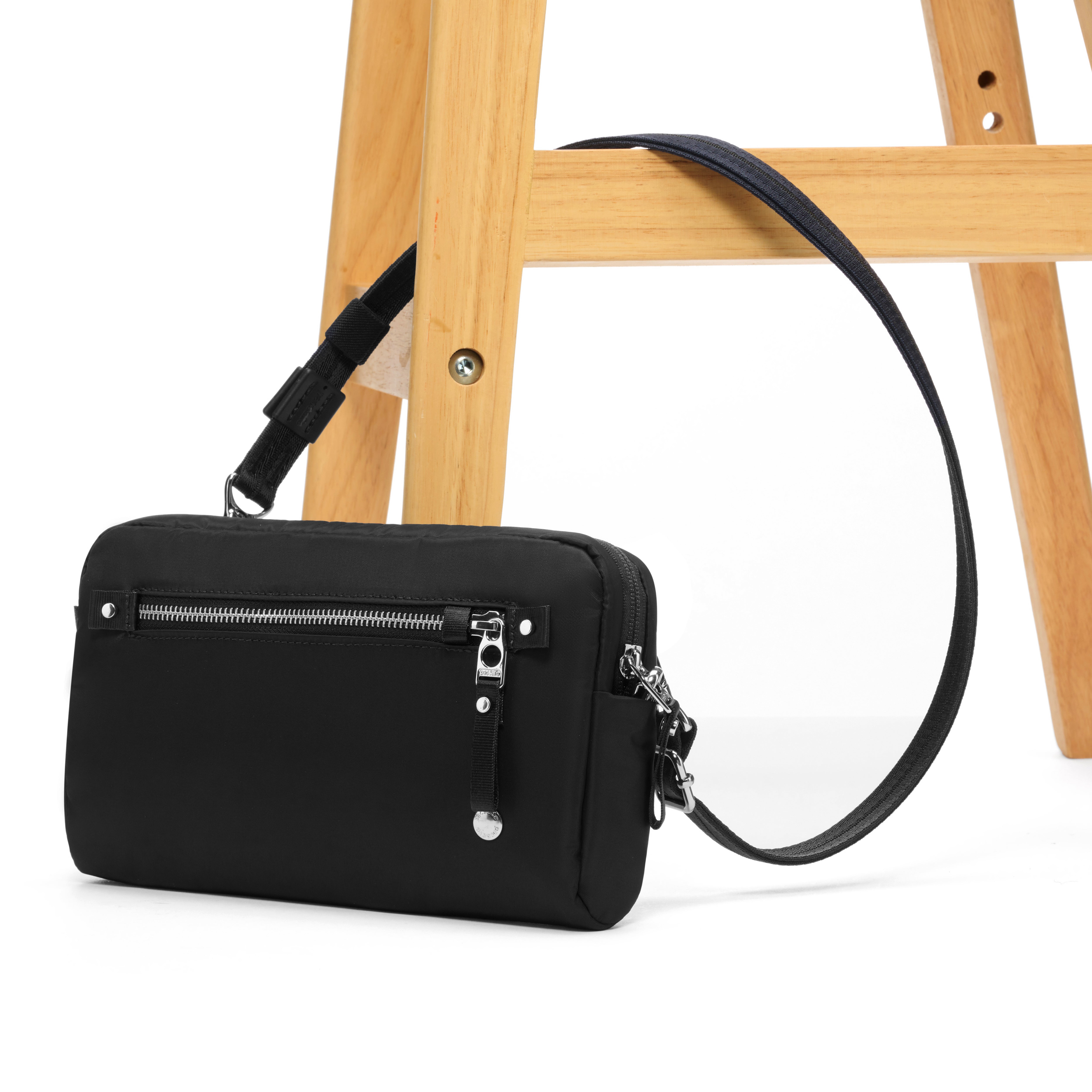 Pacsafe® W anti-theft 3-in-1 sling、mySite、garagedoors4me