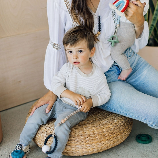 Classic Pacifier Clip - Wood + Shadow Grey、mySite、g9winljtr