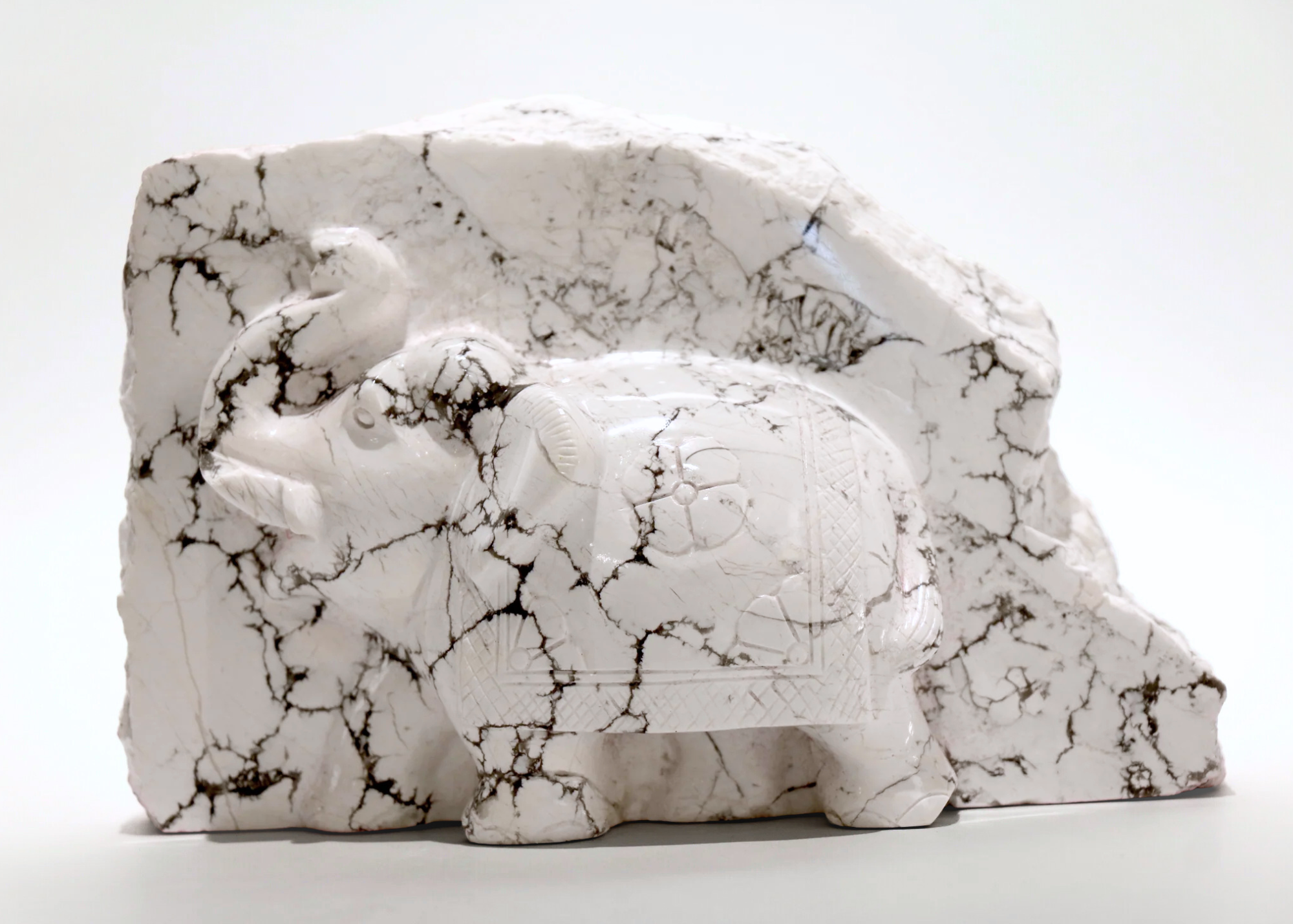 Elephant Statue - Howlite (12cm)、mySite、topwebapps