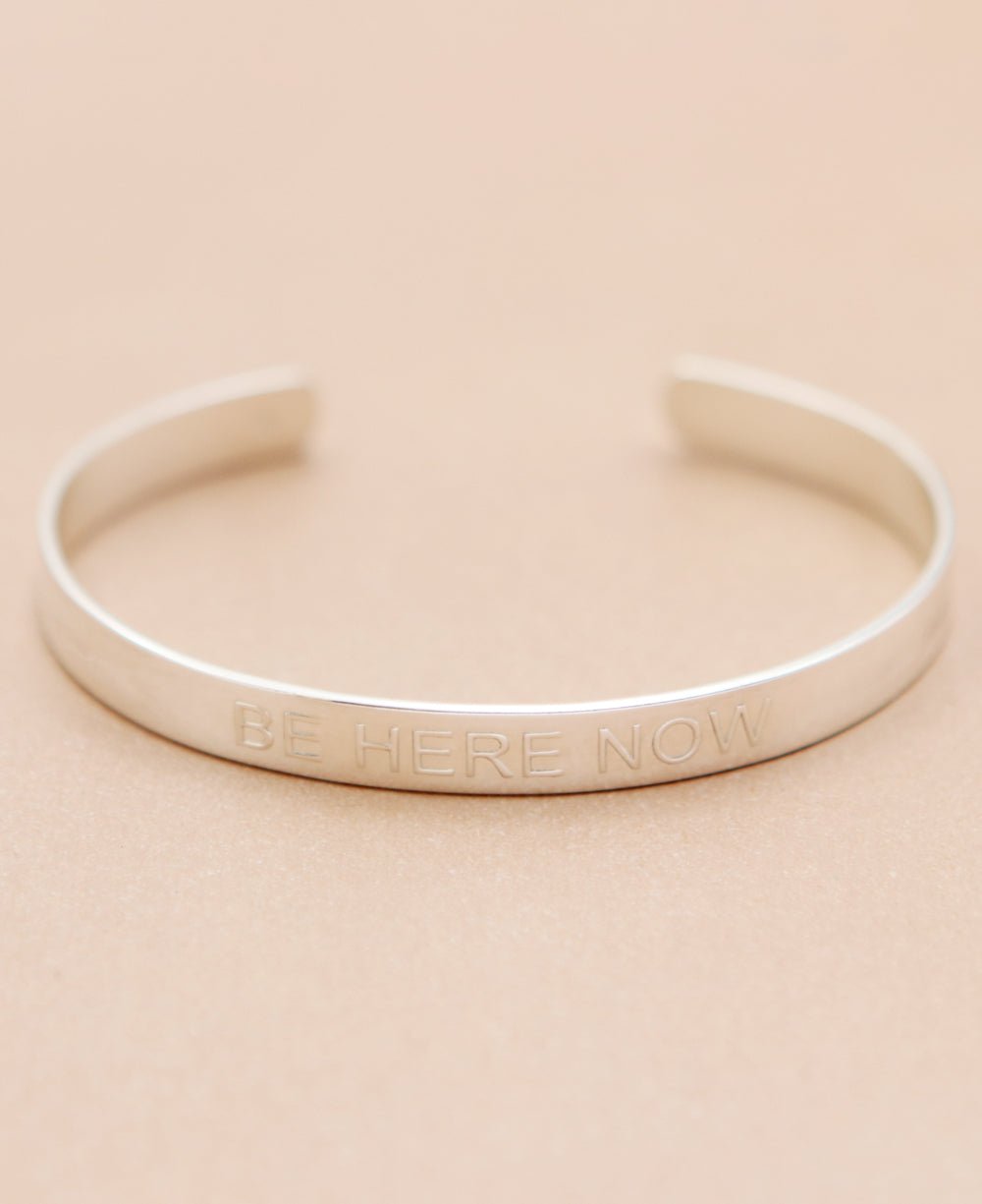 Be Here Now Embossed Sterling Cuff Bracelet、mySite、topwebapps