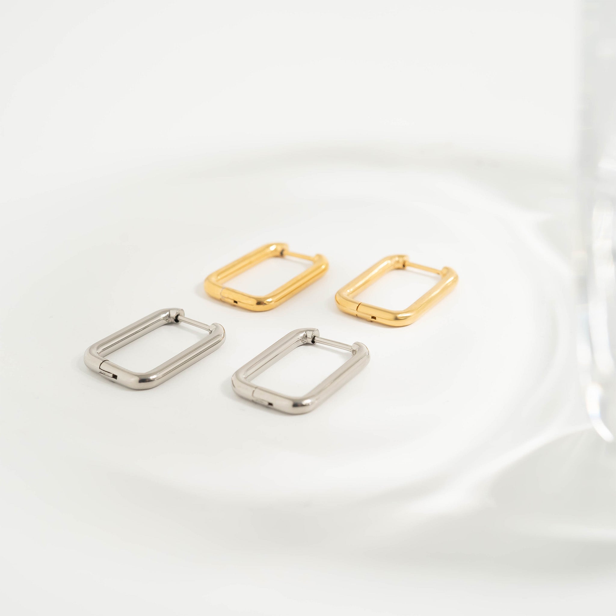 18K Gold PVD Stainless Steel Rounded Rectangle Huggie Earrings / ERJ0005、mySite、dreamappss