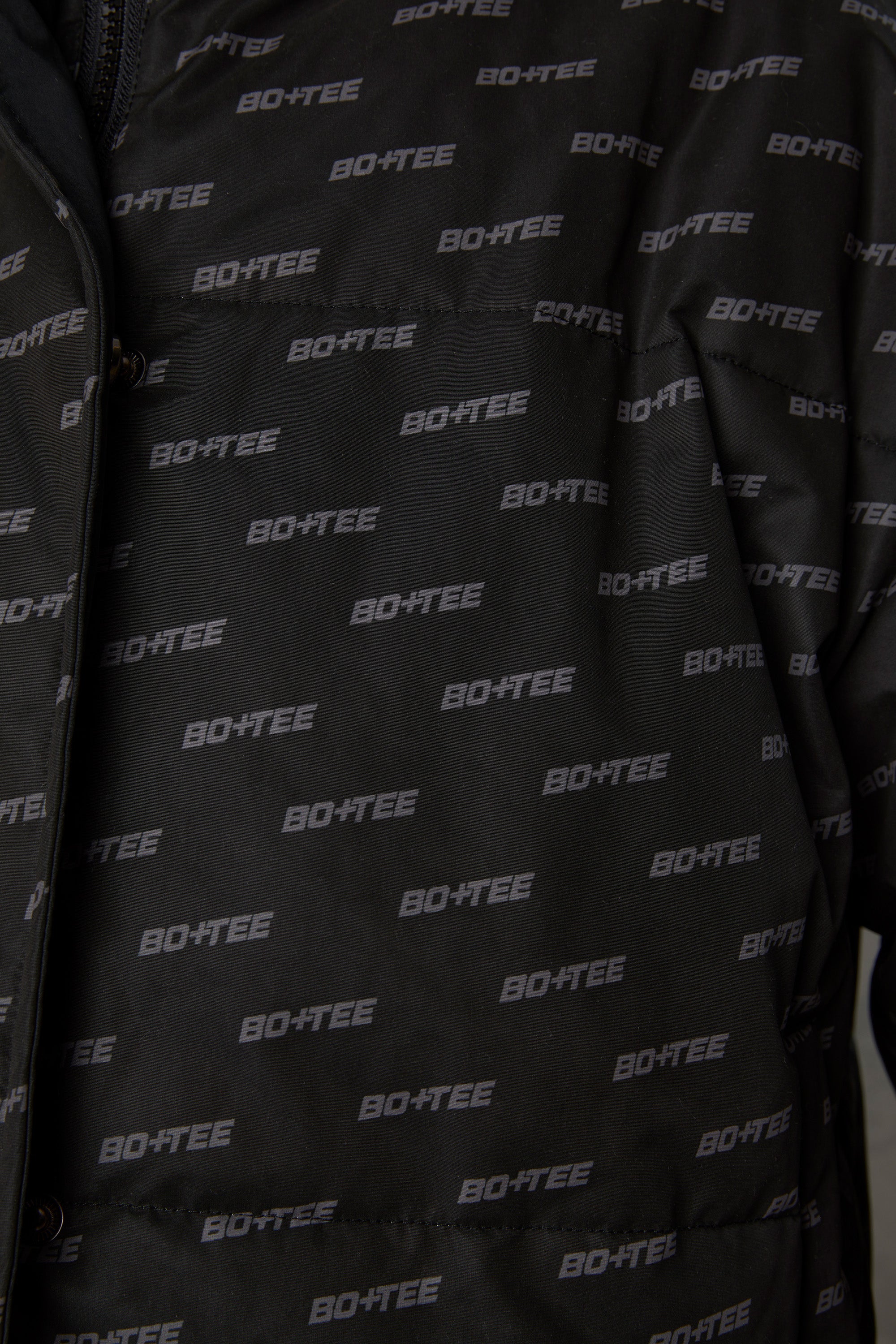 Reversible Hooded Puffer Jacket in Black、mySite、solidvoid