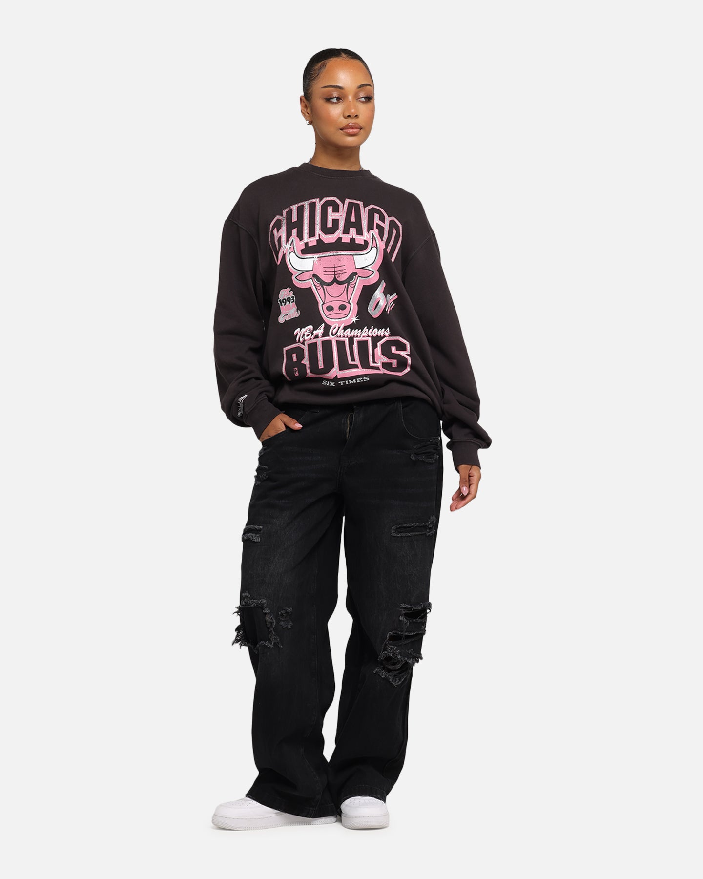 Mitchell & Ness Women's Chicago Bulls Arch Logo Crewneck Overdyed Black、mySite、zt4zffjzw