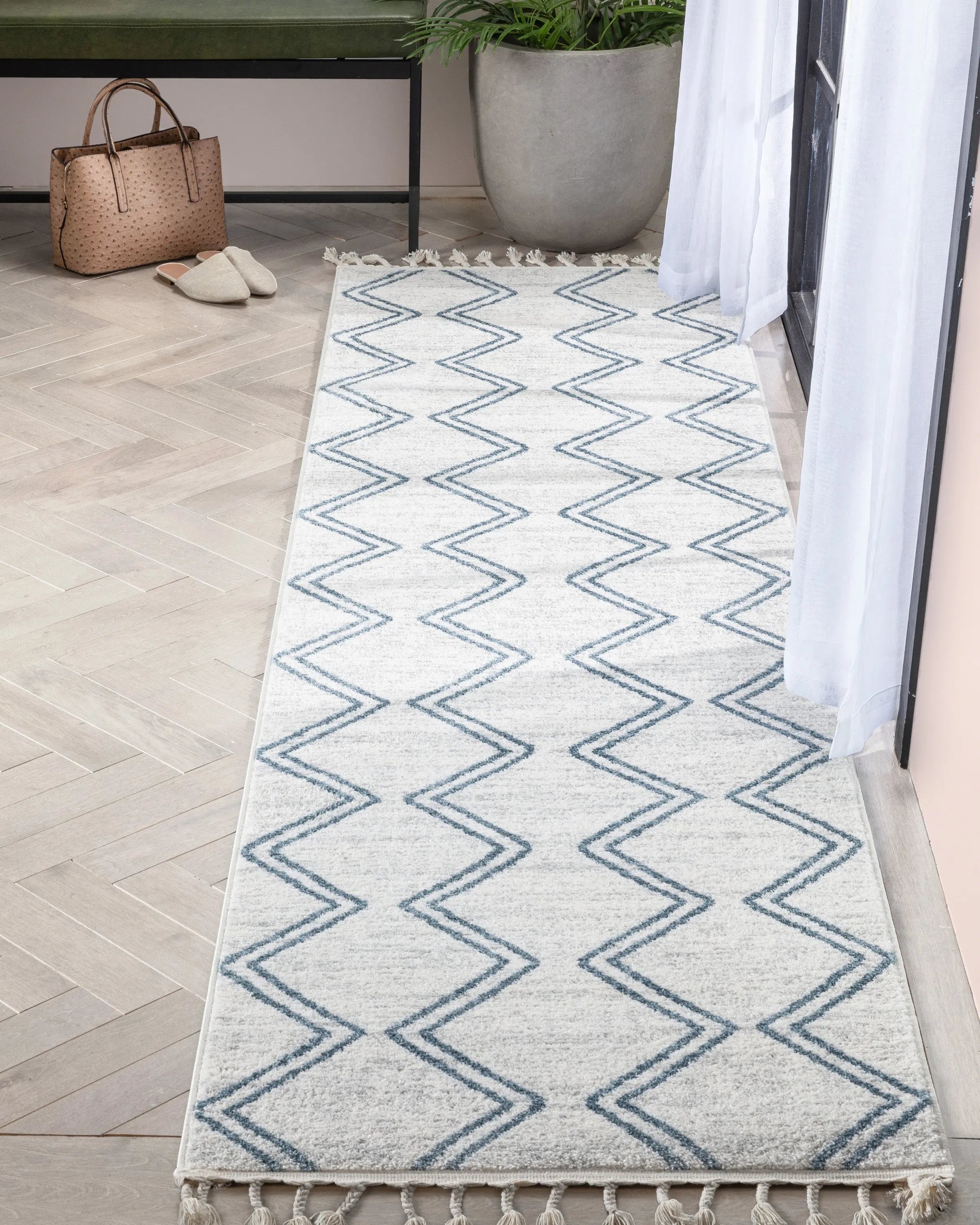 Reeve Modern Chevron Zig-Zag Blue Ivory Kids Rug、mySite、gigharbornorthrealestate