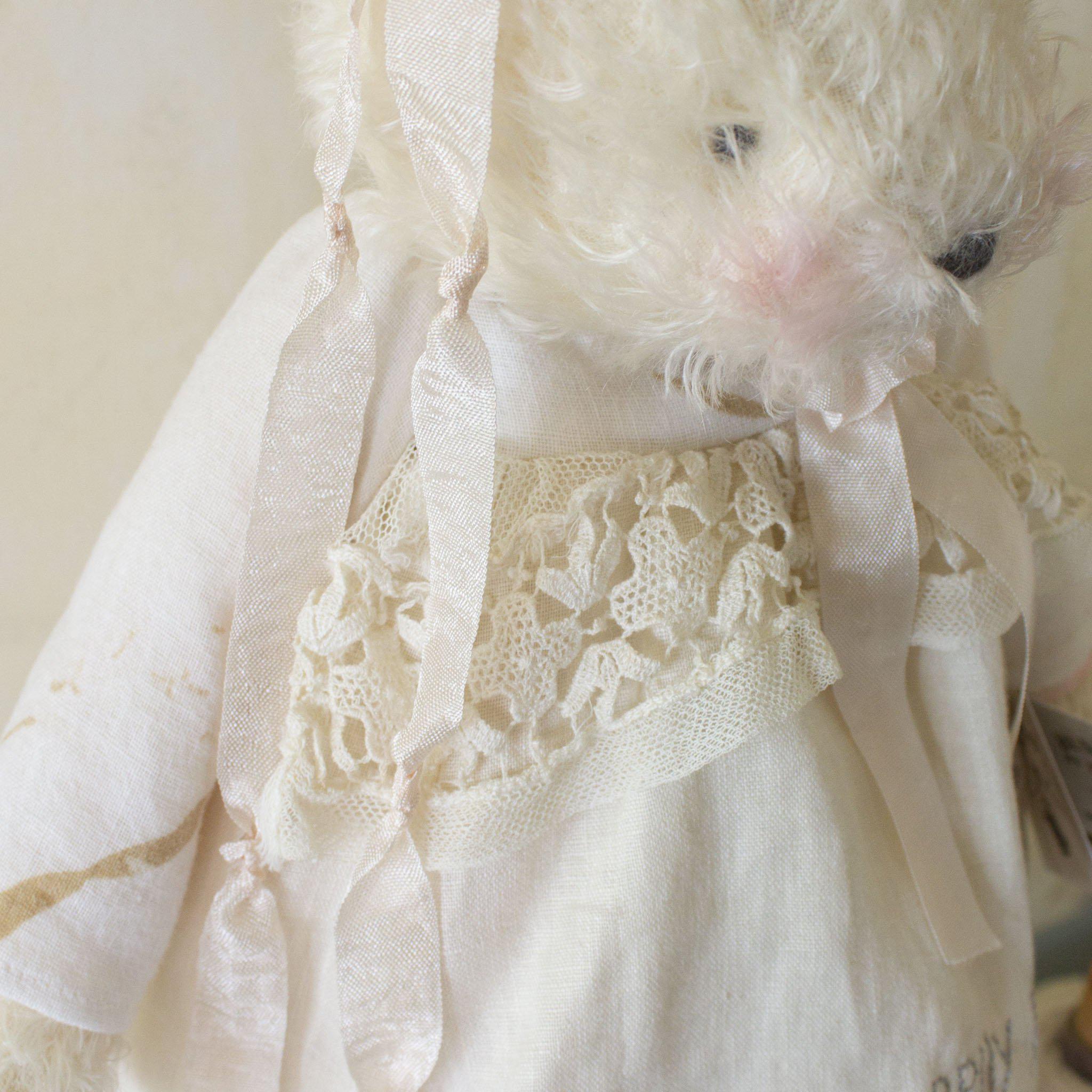 RETIRED - Hutch Studio - Happily I Hop - One Of A Kind Bunny、mySite、g9winljtr