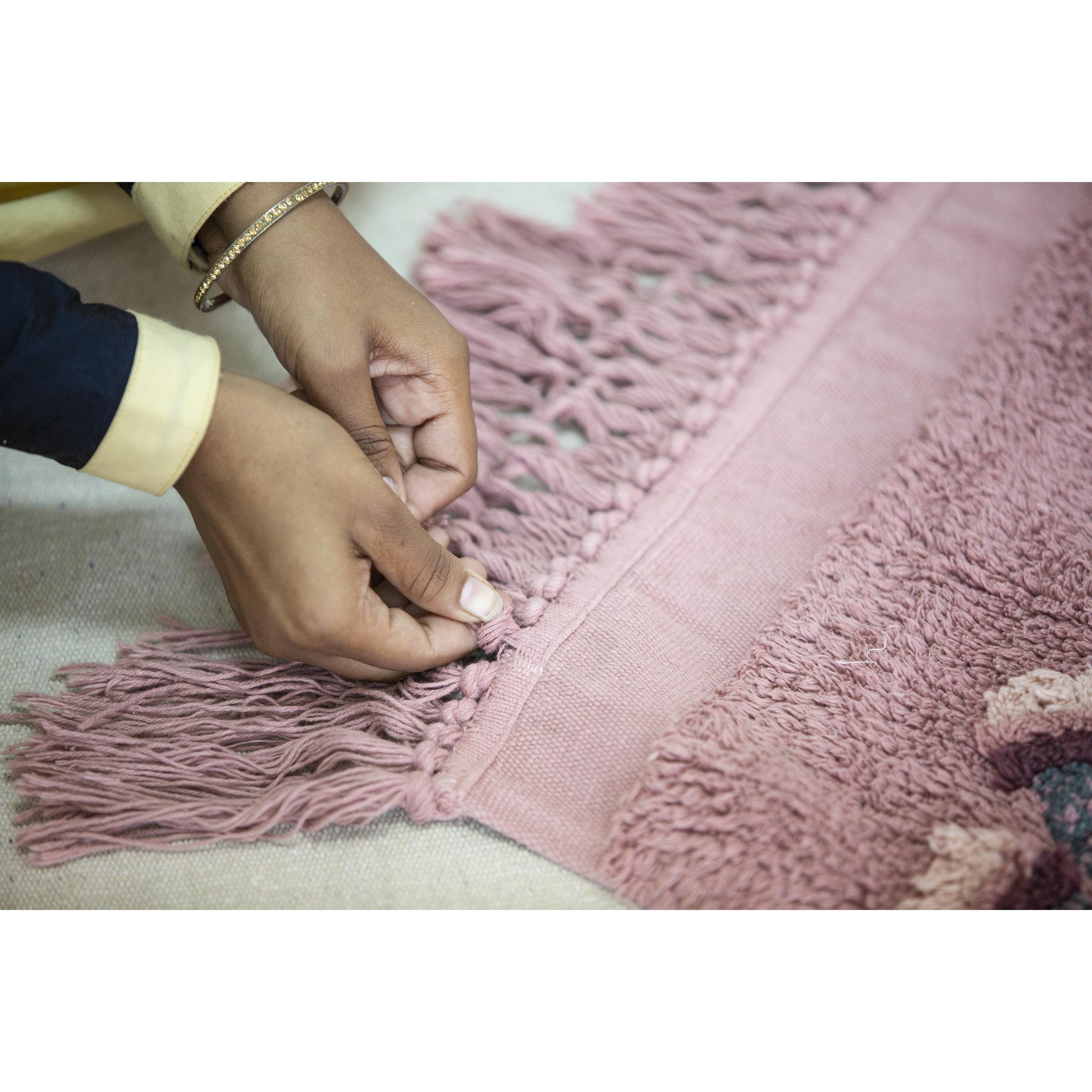 English Garden Ash Rose Machine Washable Area Rug、mySite、gigharbornorthrealestate
