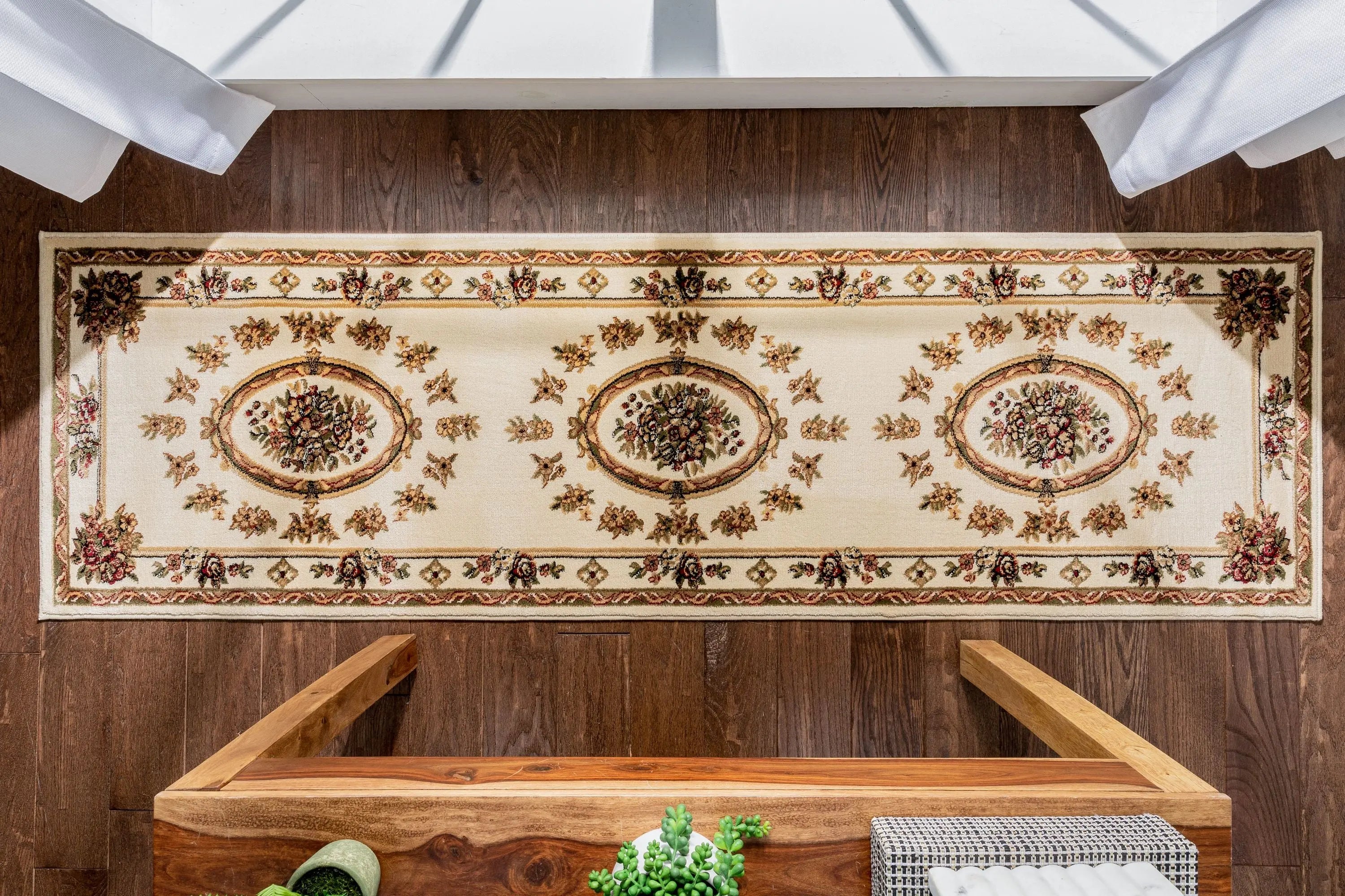 Le Petit Palais Ivory Traditional Rug、mySite、gigharbornorthrealestate