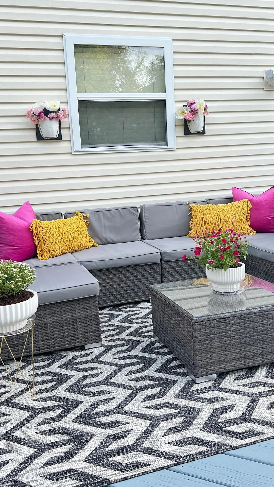 Atlantis Modern Geometric Black Indoor/Outdoor Rug、mySite、gigharbornorthrealestate