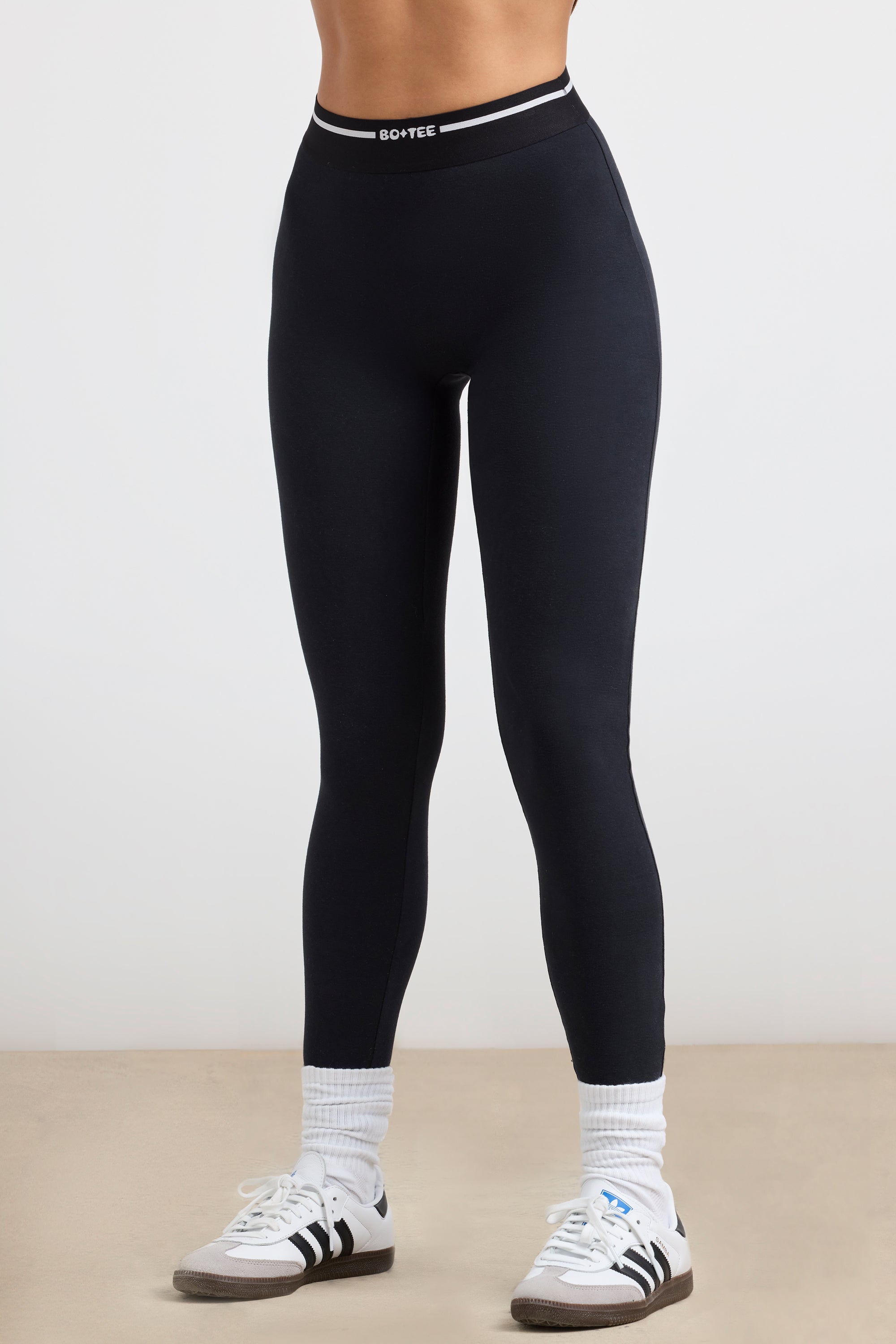 High-Waist Leggings in Black、mySite、solidvoid