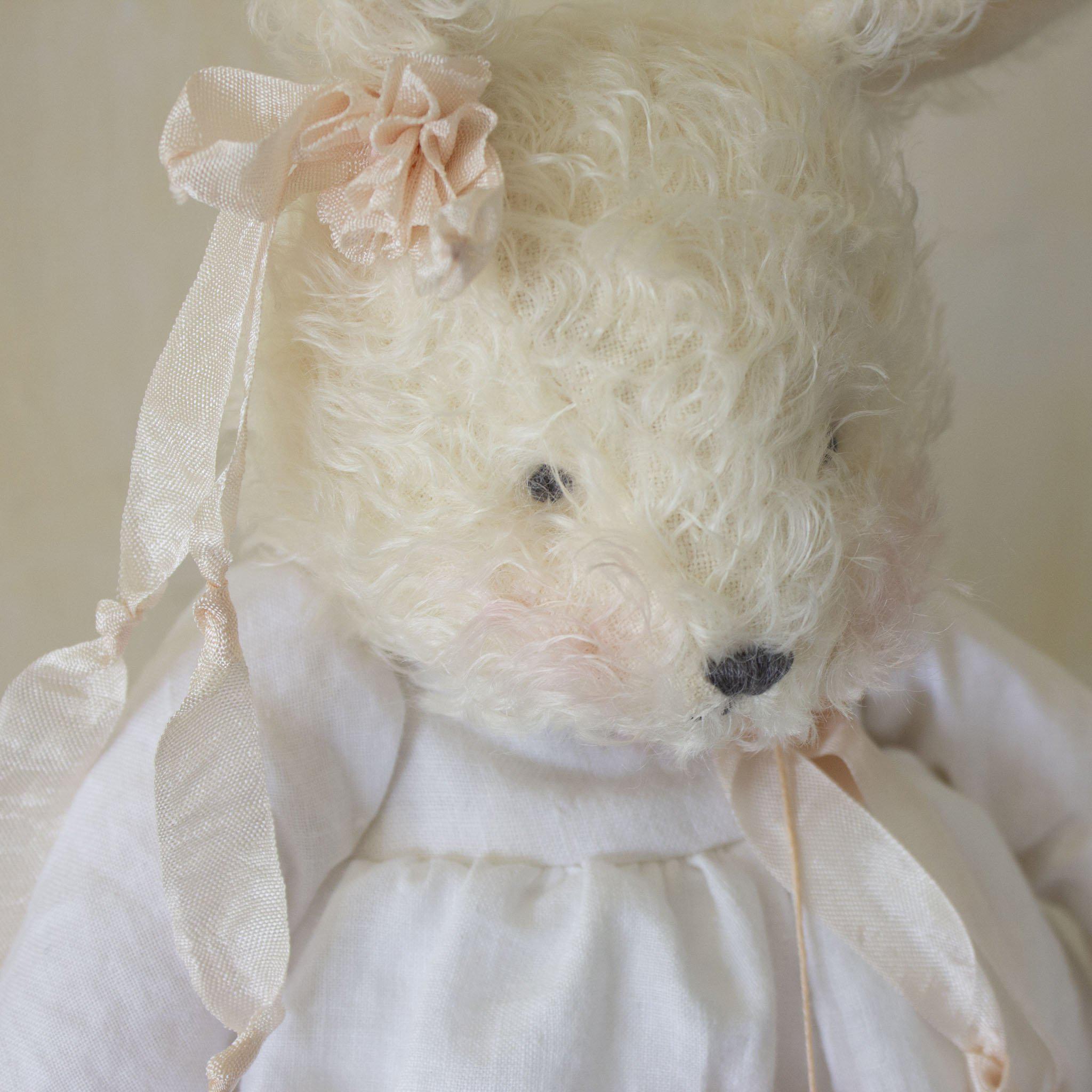 RETIRED - Hutch Studio - Lacey Linen - One Of A Kind Bunny、mySite、g9winljtr
