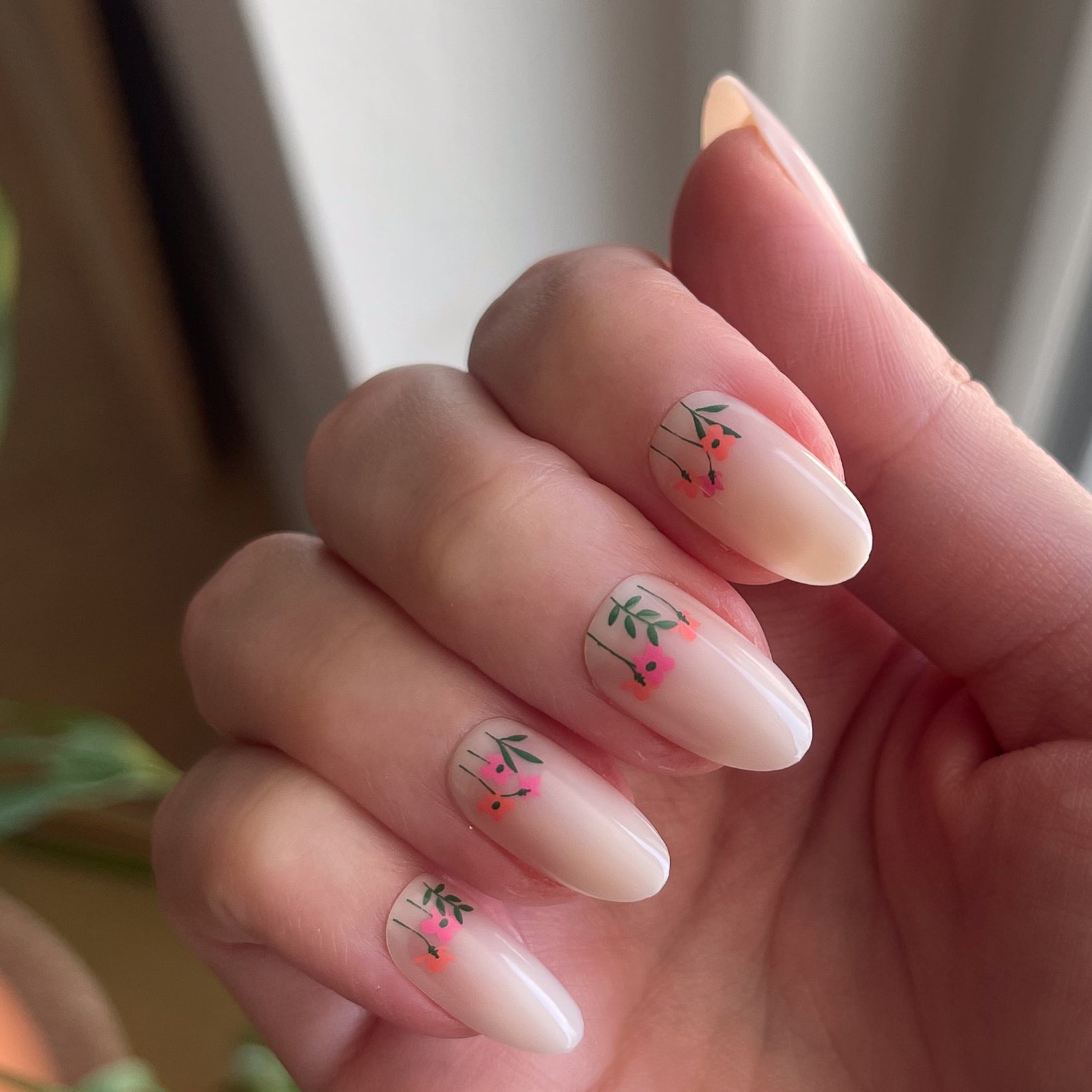 Floral Fields - Press-On | Medium | Oval、mySite、solidvoid