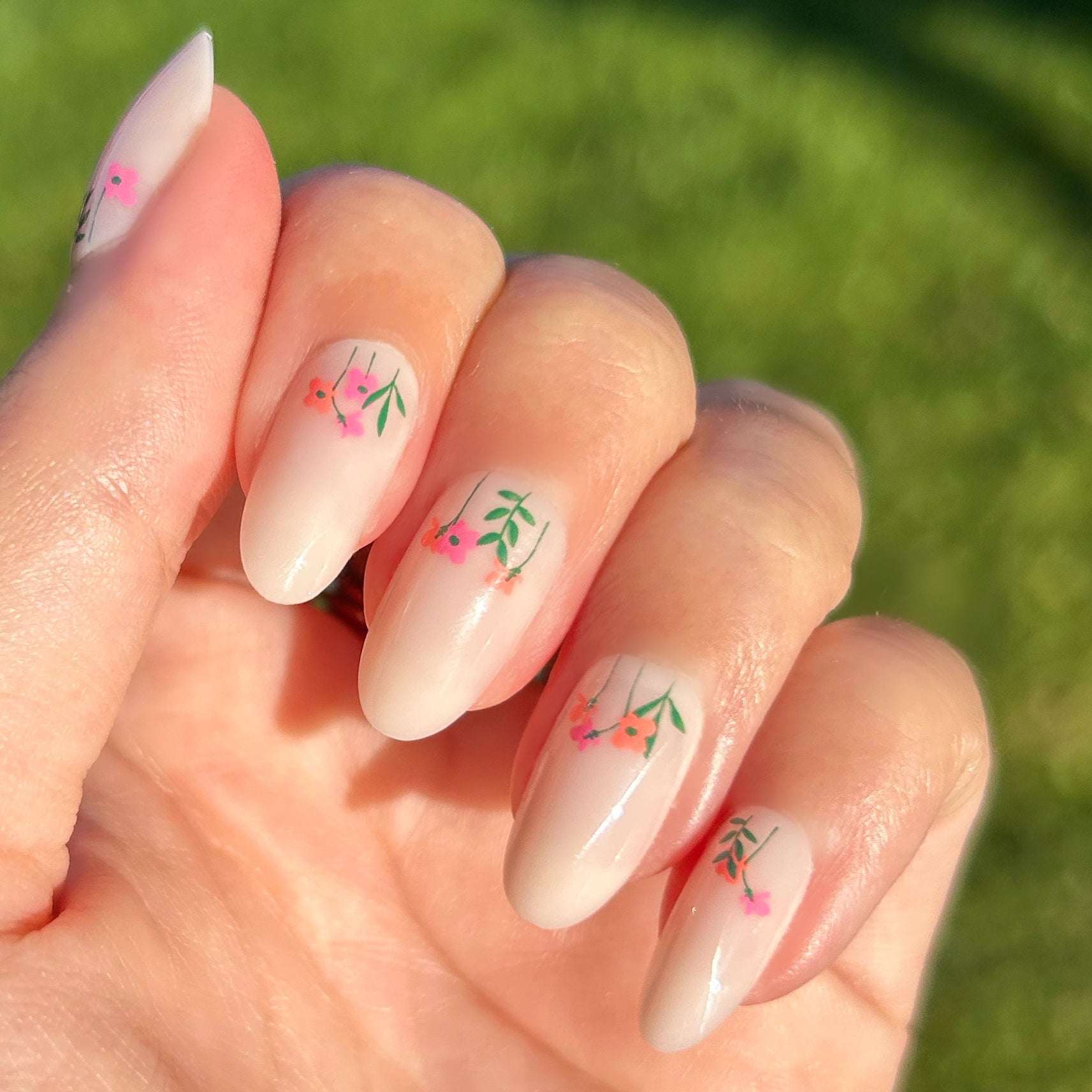 Floral Fields - Press-On | Medium | Oval、mySite、solidvoid