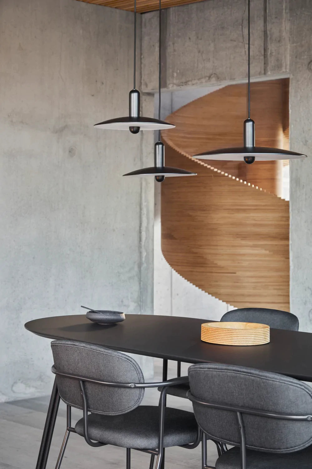 Traditional Minimalist Dining Armchair | WOUD Frame、mySite、neckold