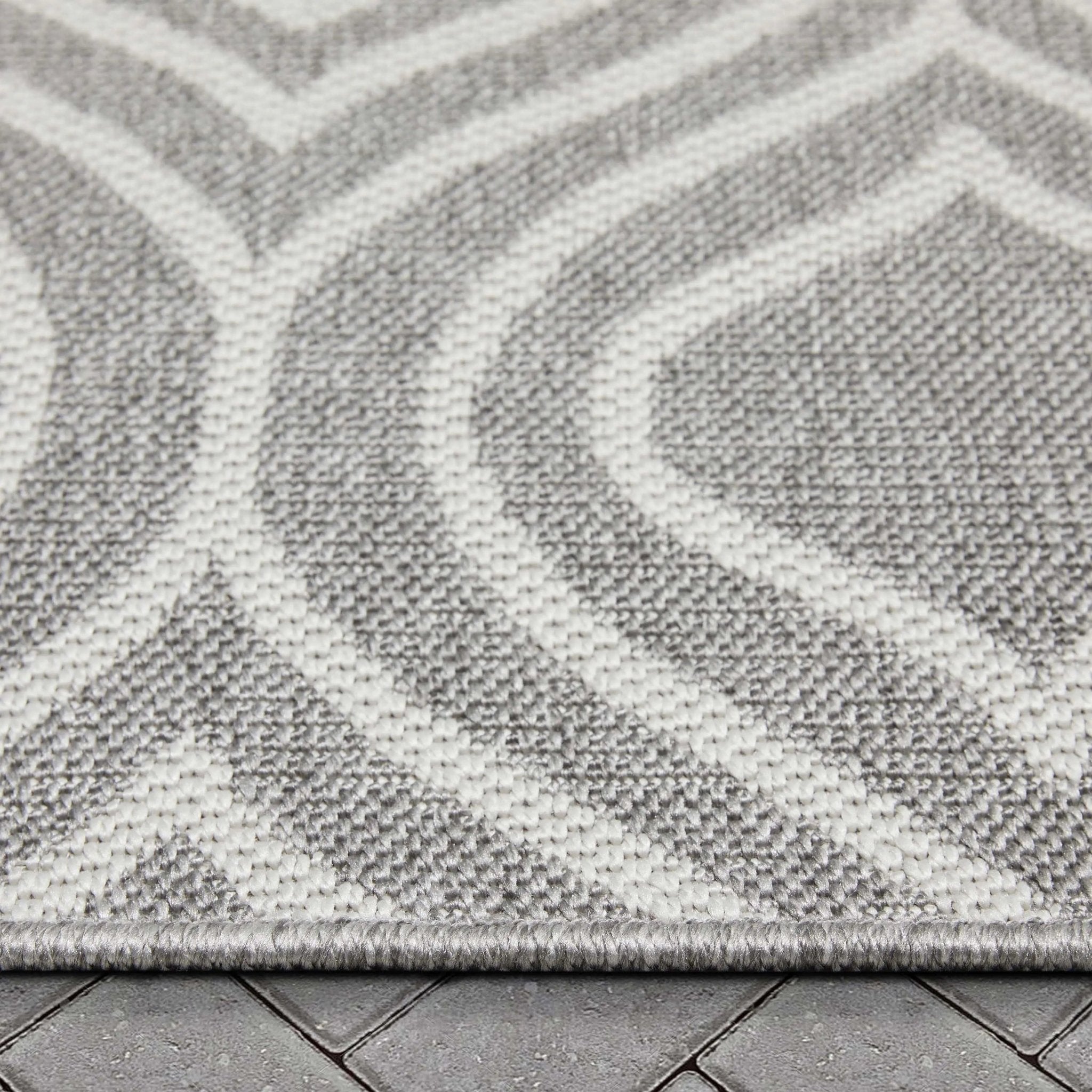 Ludo Lattice Trellis Indoor/Outdoor Grey Textured Rug、mySite、gigharbornorthrealestate