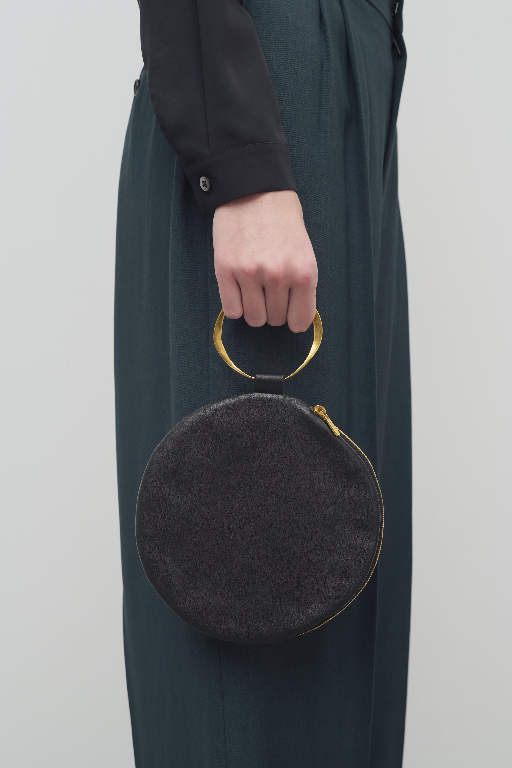 Round Bracelet Clutch in Leather、mySite、aoinhome