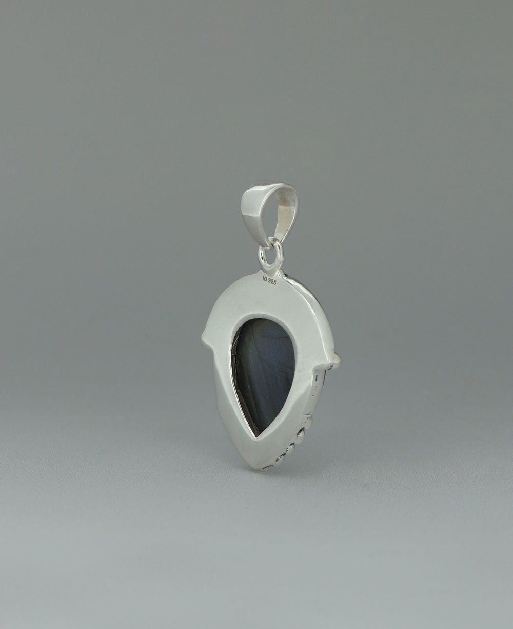 Premium Labradorite Inverted Teardrop Silver Pendant with Beaded Architectural Detailing、mySite、topwebapps