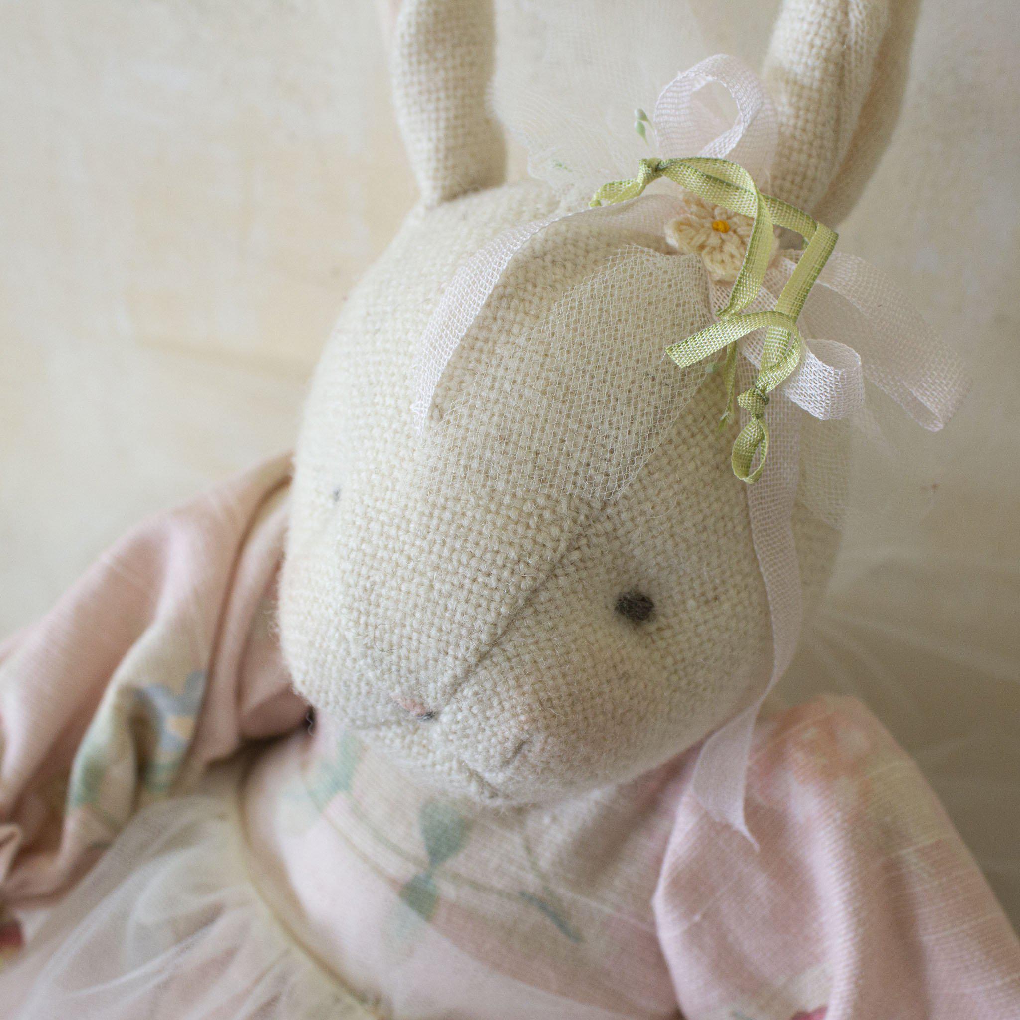 RETIRED - Hutch Studio - Bunny Bushel - One Of A Kind Bunny、mySite、g9winljtr