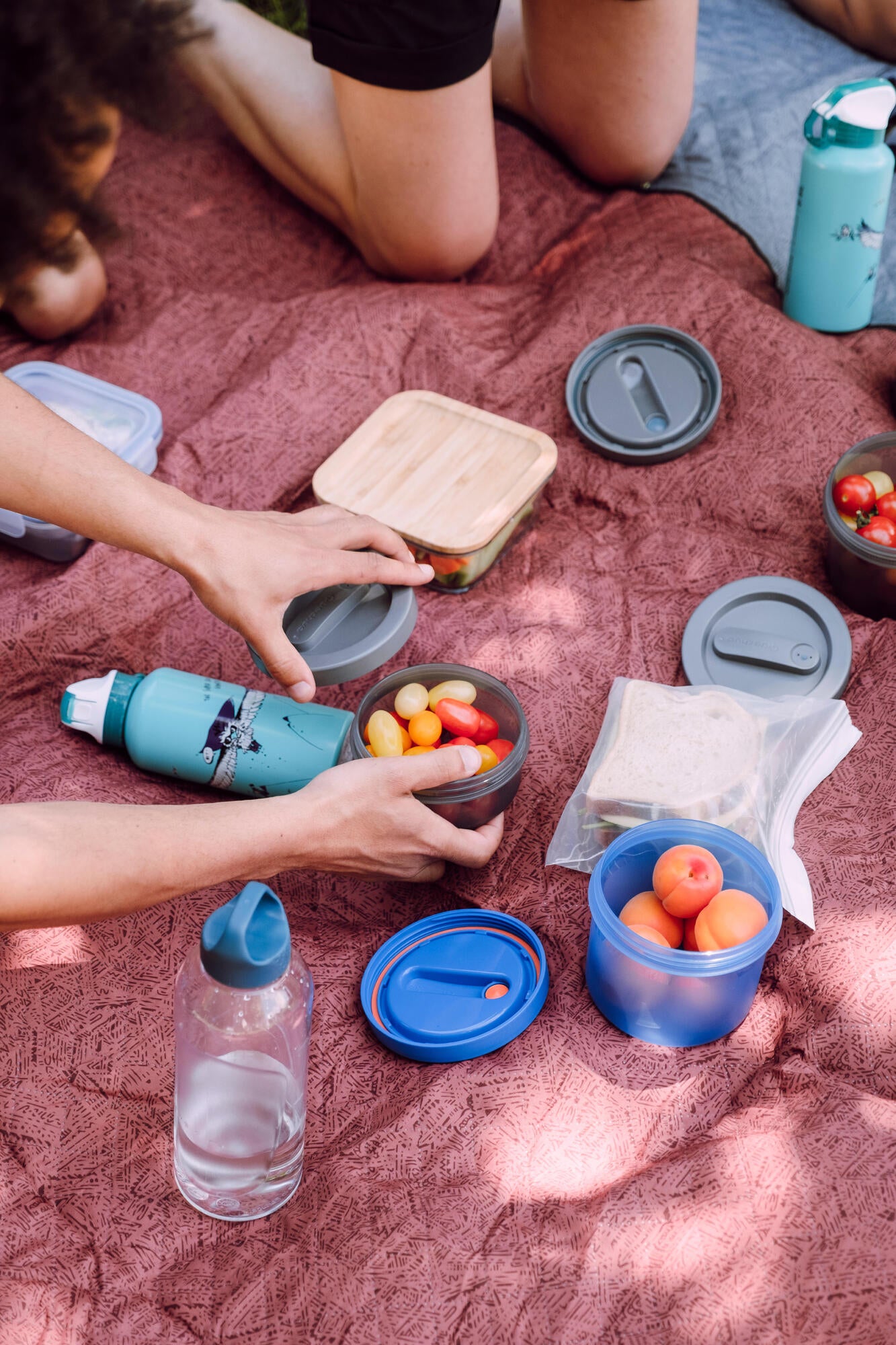 Quechua Plastic hiking flask MH100 with screw cap 0.8 Litre