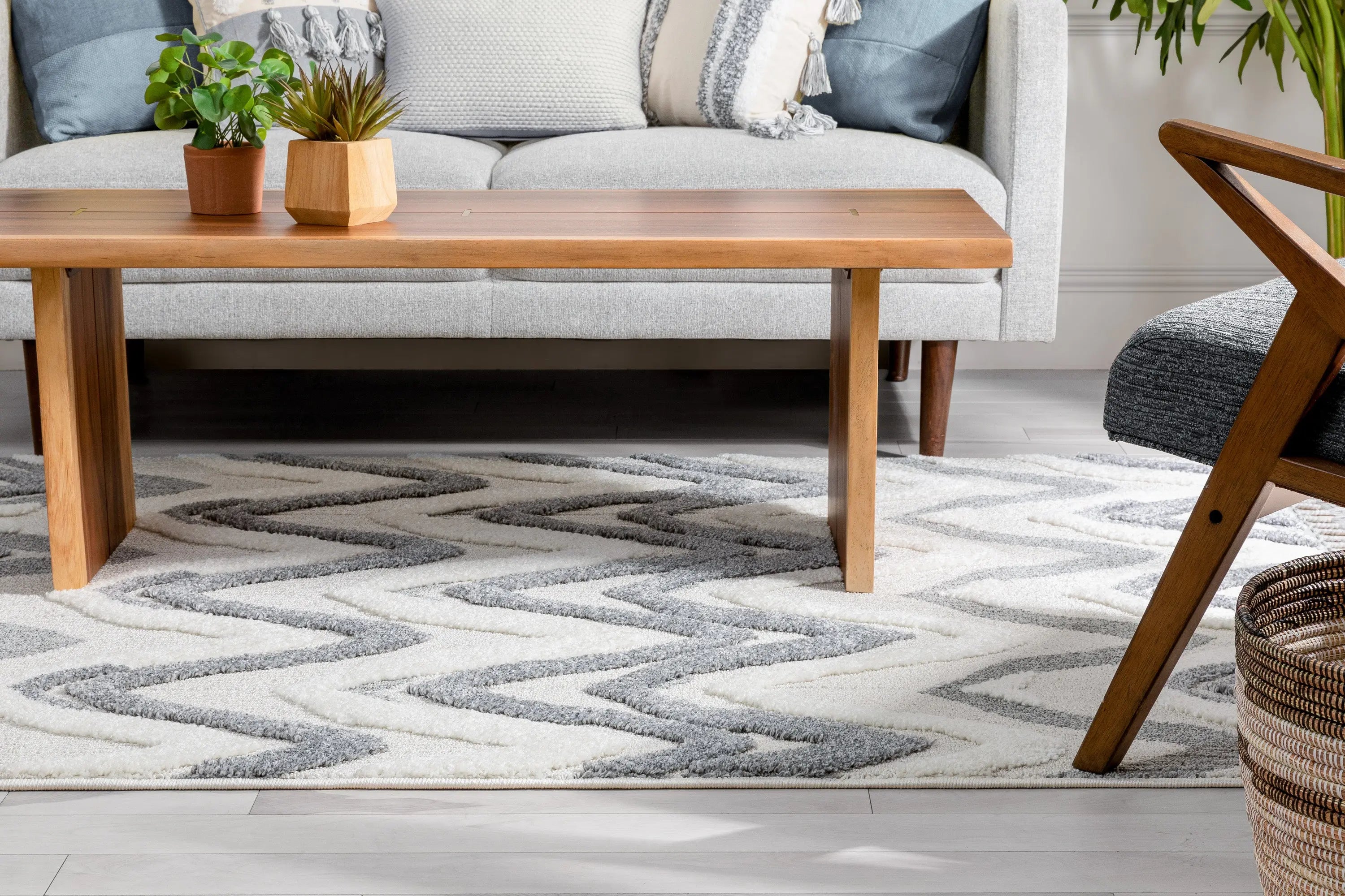 Raelynn Contemporary Chevron Zig-Zag Patter Cream Grey High-Low Textured Rug、mySite、gigharbornorthrealestate
