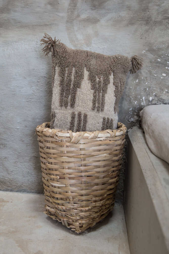 THROW PILLOW ZAGROS BROWN-SEASHELL、mySite、gigharbornorthrealestate