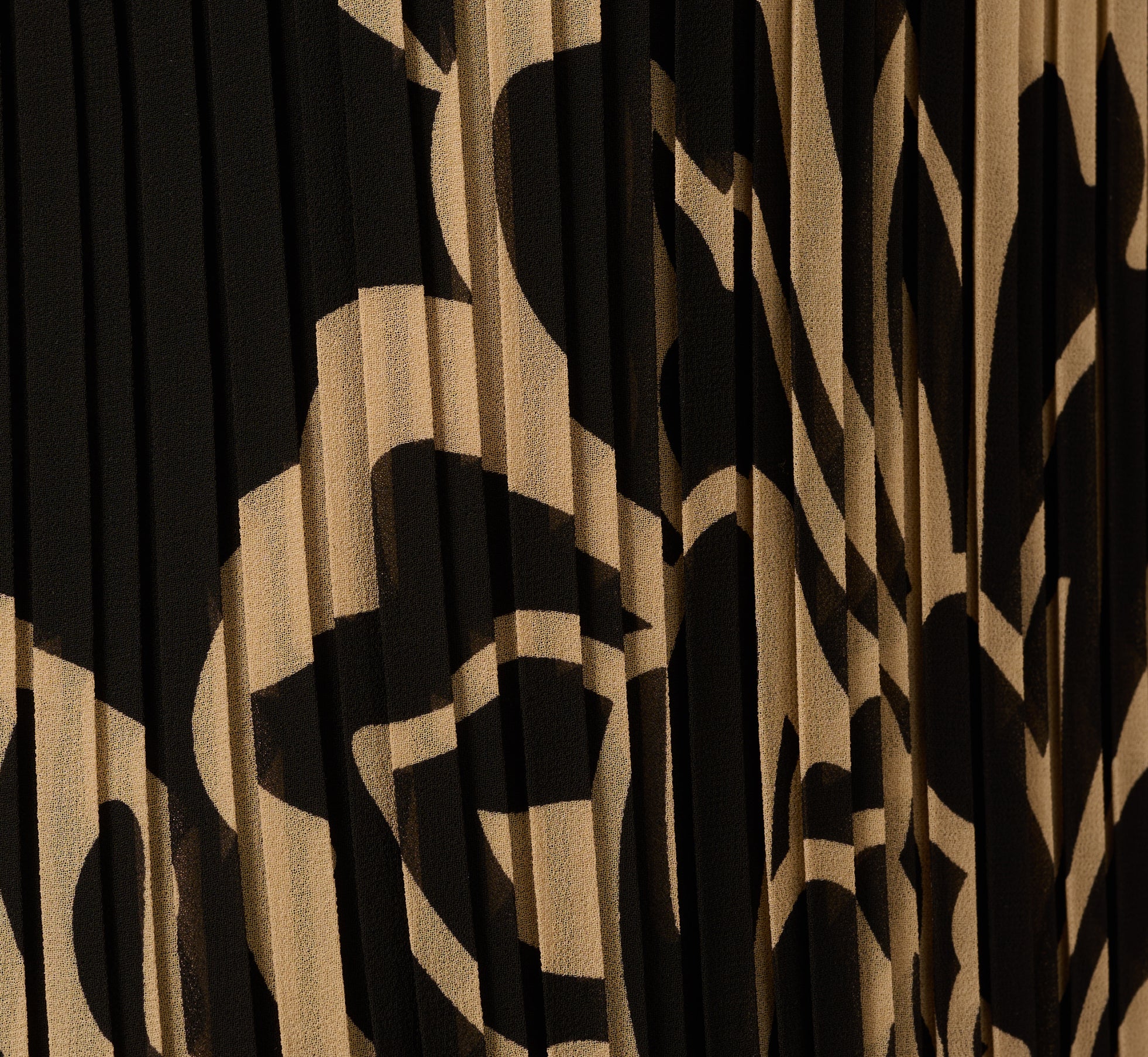 Pleated Floral Halter Top In Black Ornate Floral、mySite、solidvoid