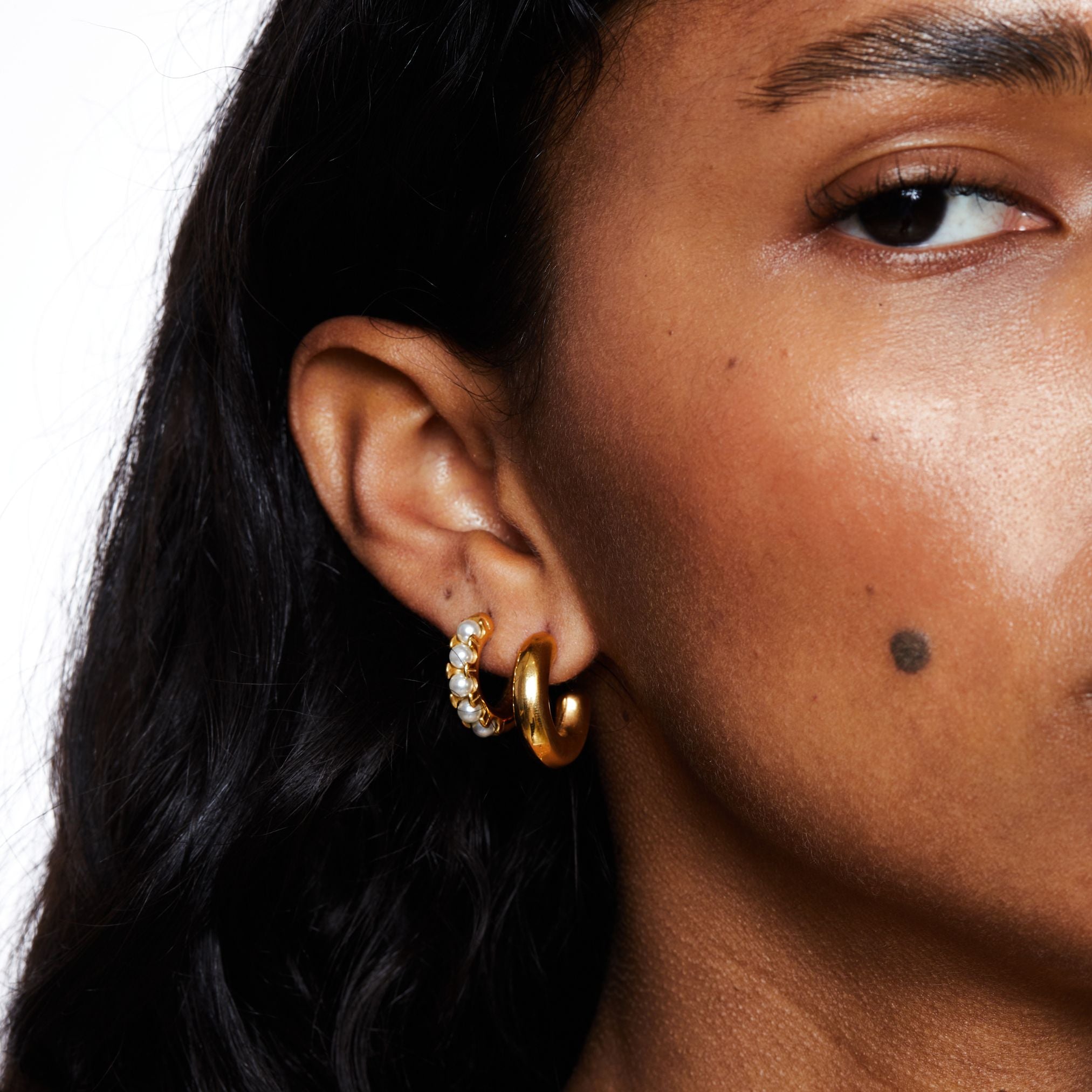 Mini Pearl Huggies Earrings、mySite、hinf8tx79