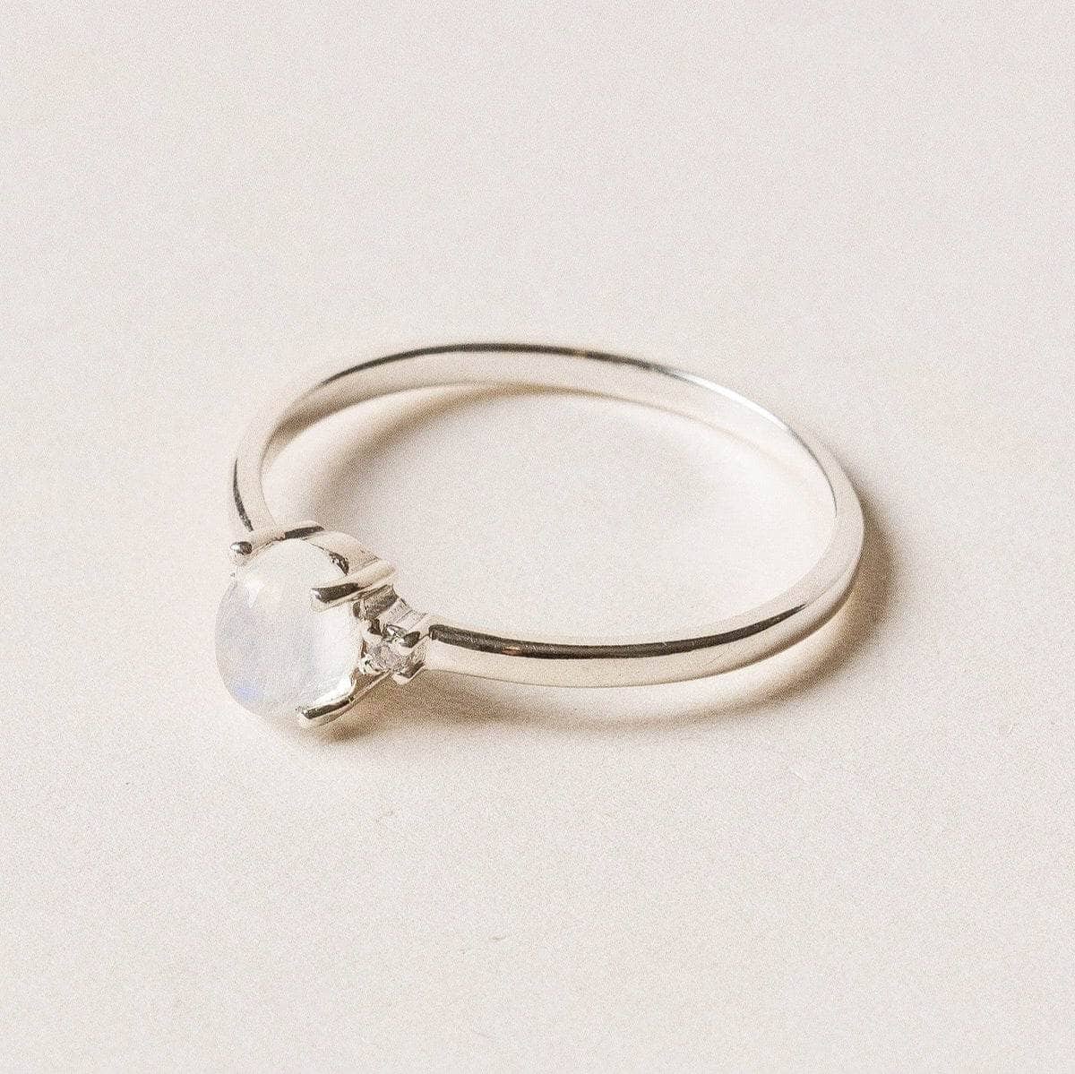 Petite Oval Rainbow Moonstone Ring - Size 8、mySite、hinf8tx79