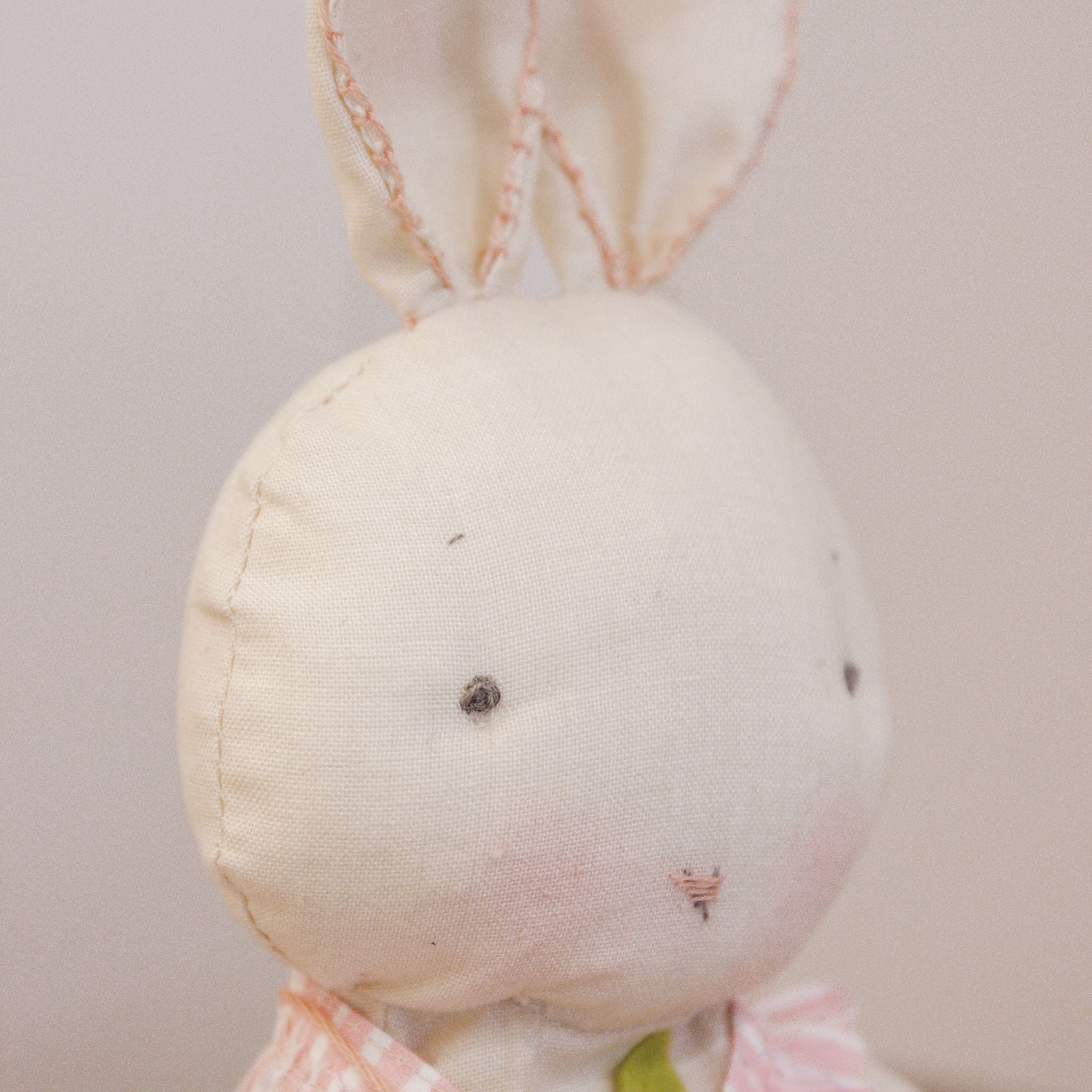 RETIRED - Hutch Studio - Pretty Sweet Polly - Hand-Crafted Cream Bunny、mySite、g9winljtr