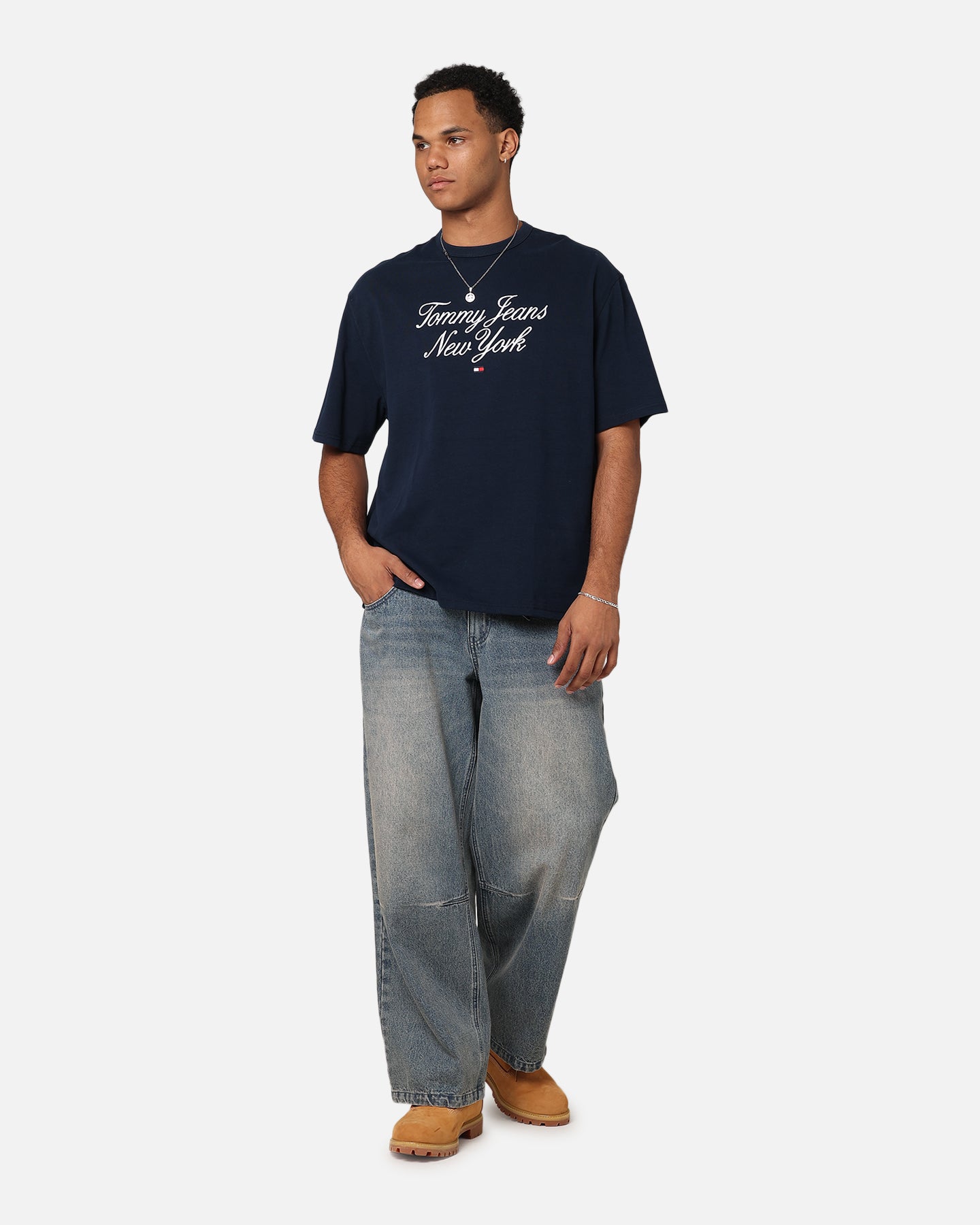 Tommy Jeans TJM OVZ Luxe Serif T-Shirt Tawny Dark Night Navy、mySite、zt4zffjzw