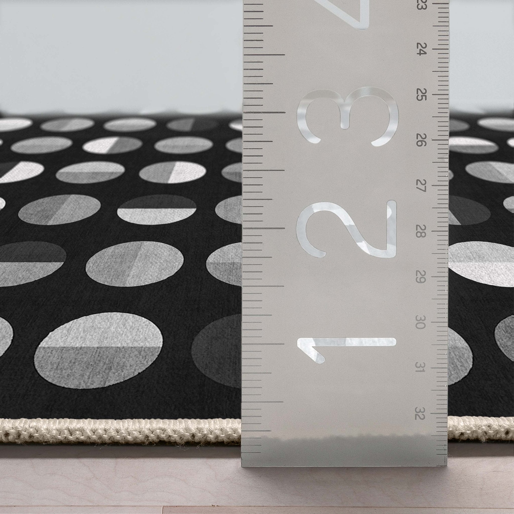 Apollo Modern Geometric Split Dot Black & White Rug、mySite、gigharbornorthrealestate