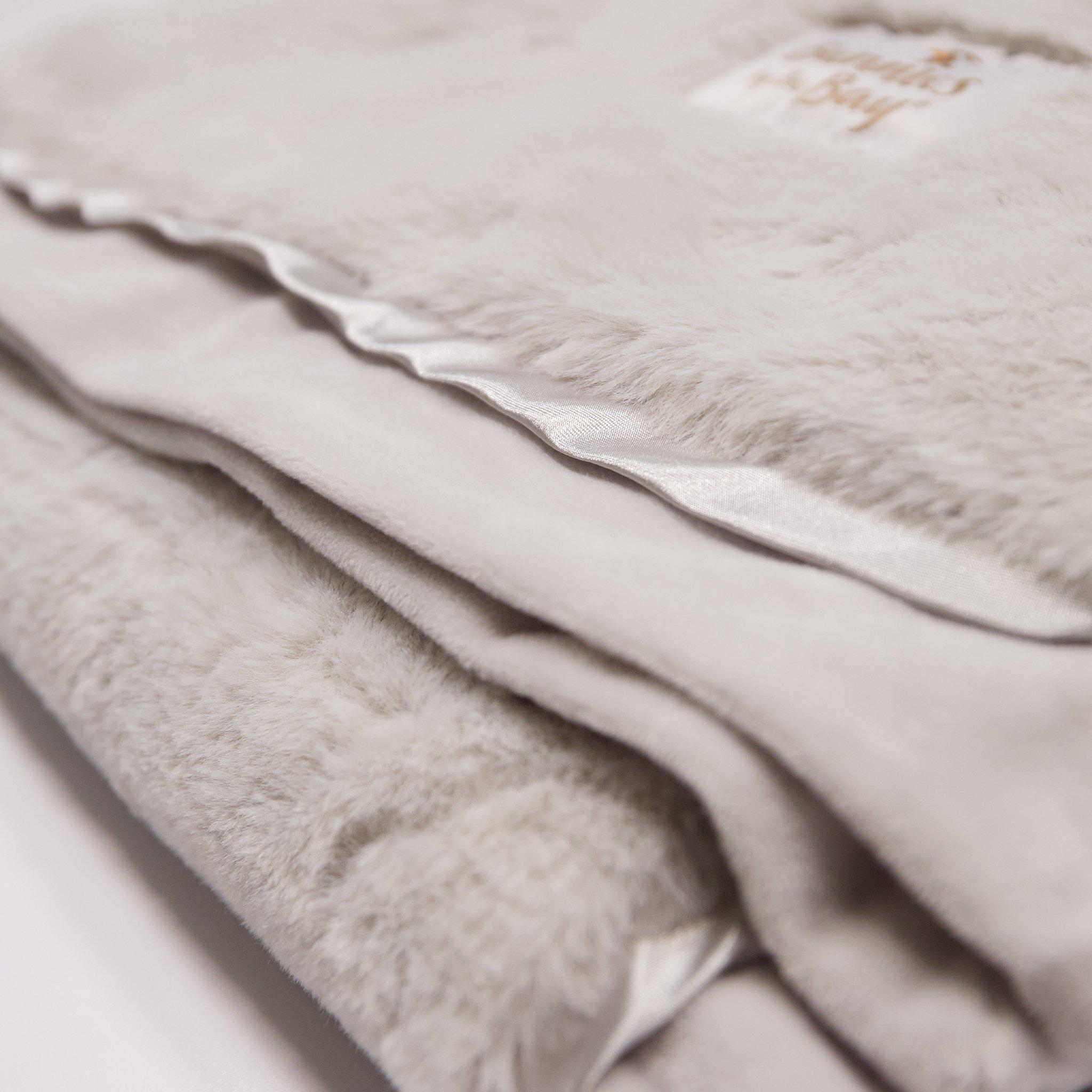 RETIRED - Cuddle Me Fur Nibble Blanket - Gray 30 x 40、mySite、g9winljtr