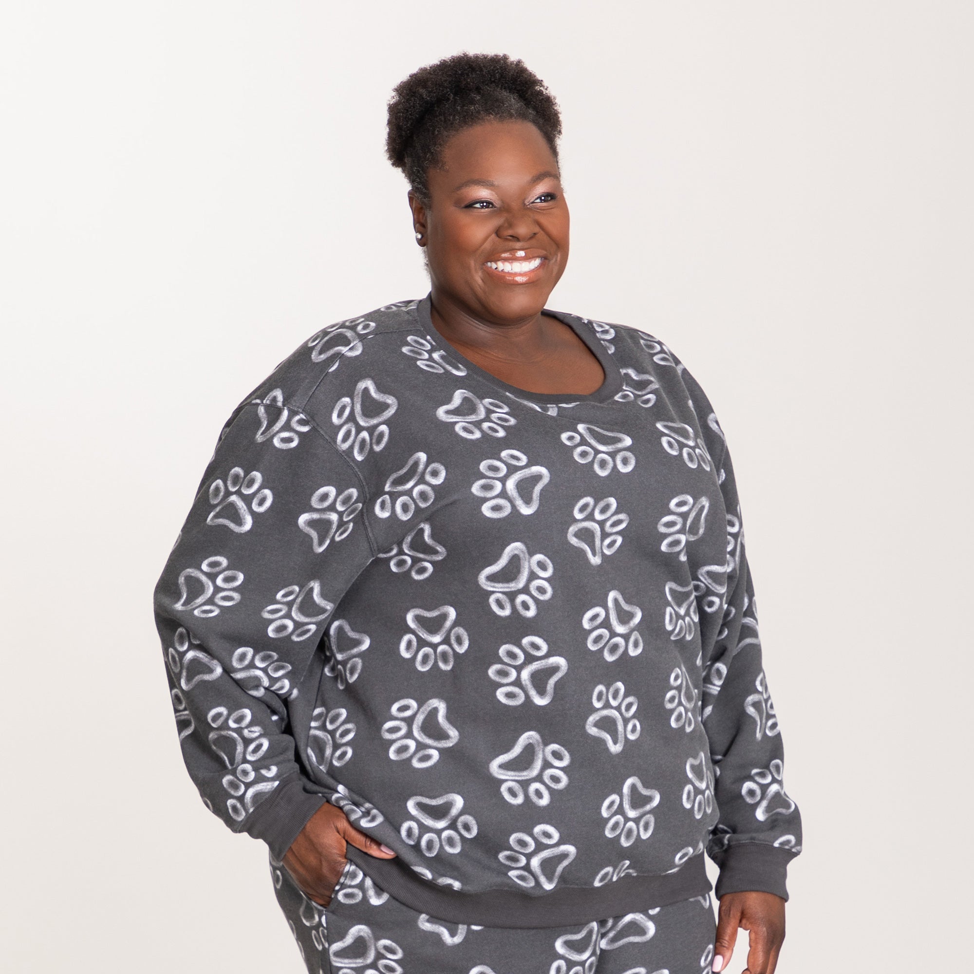 All Over Chalk Paw Sweatshirt、mySite、camillekostekn