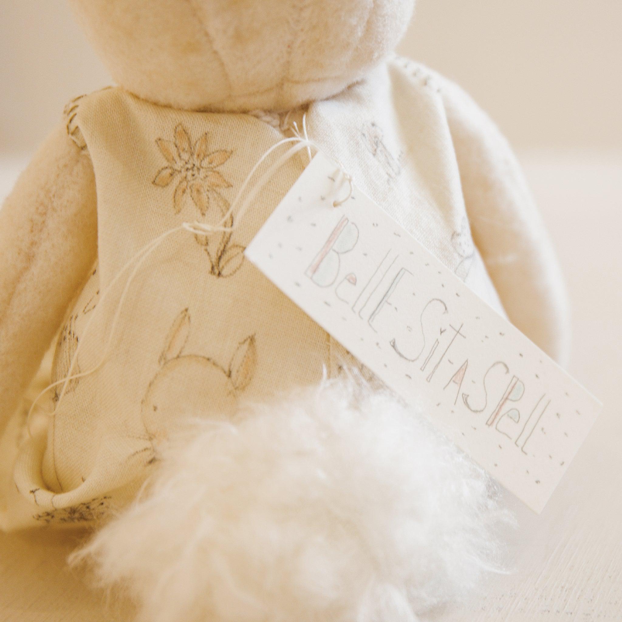 RETIRED - Hutch Studio Original - Belle Sit-a-Spell - Hand-Crafted Cotton & Wool Bunny、mySite、g9winljtr