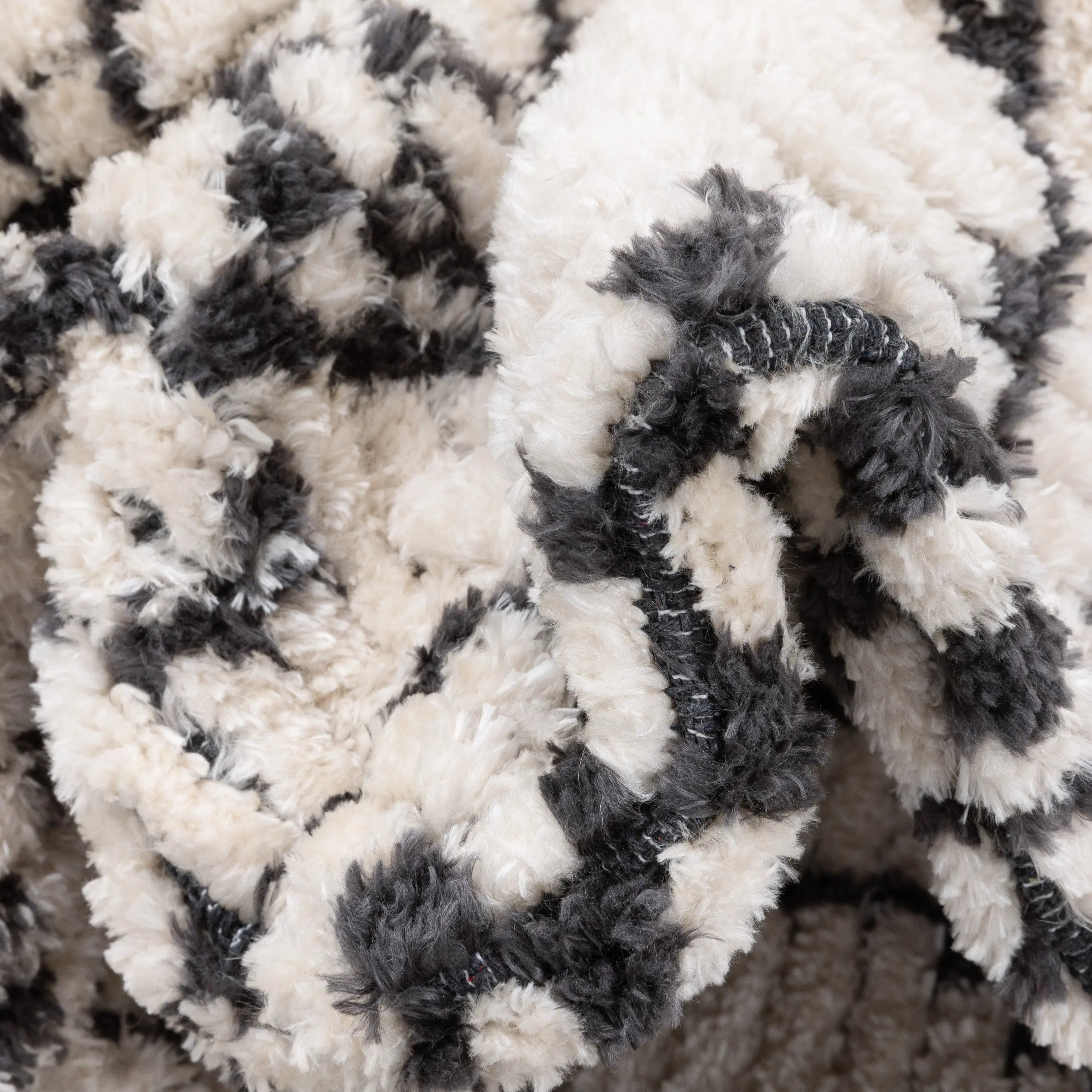 Tallulah Tribal Diamond Lattice Pattern Grey High-Low Textured Pile Rug、mySite、gigharbornorthrealestate