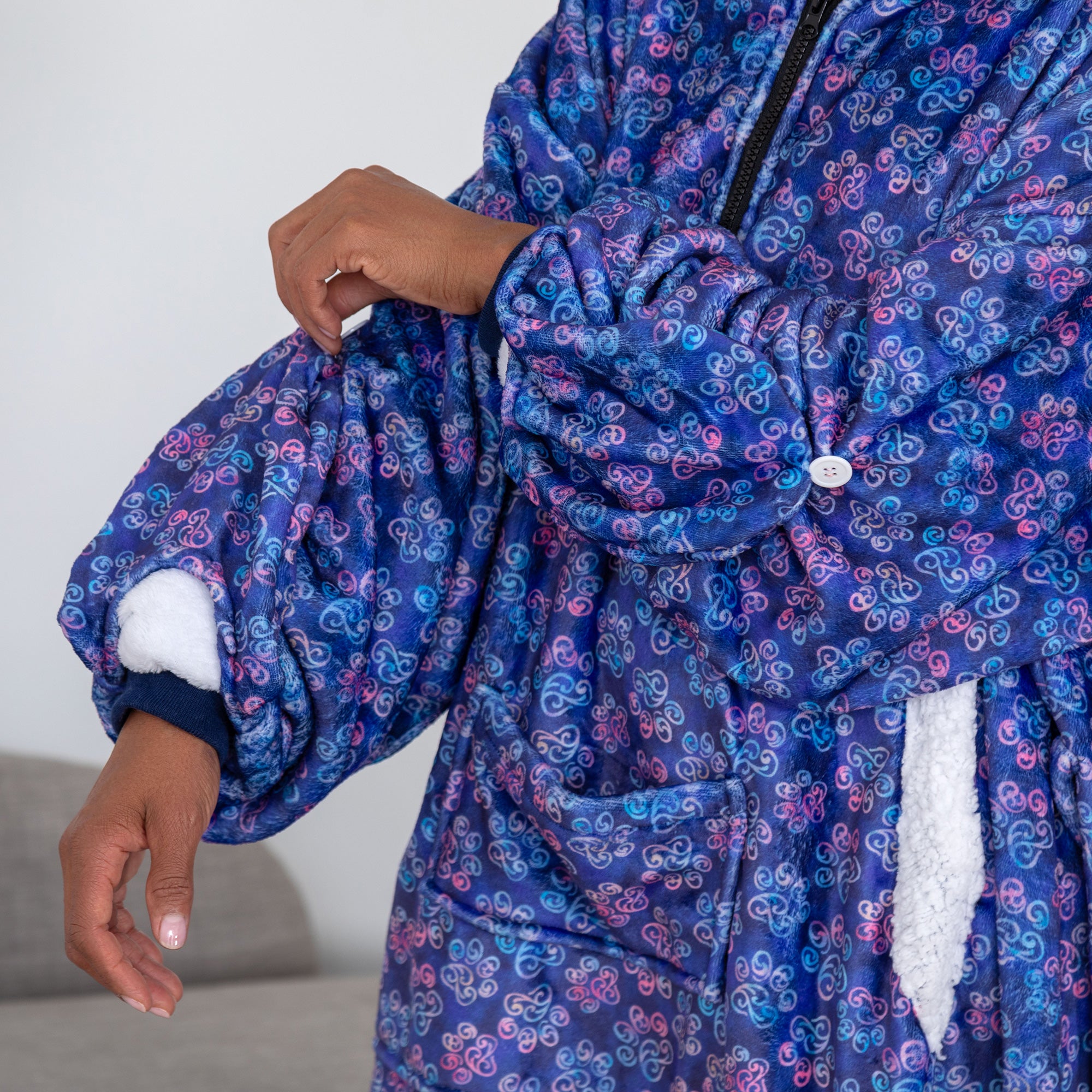 Super Cozy Deluxe Paw Print Wearable Blanket、mySite、camillekostekn