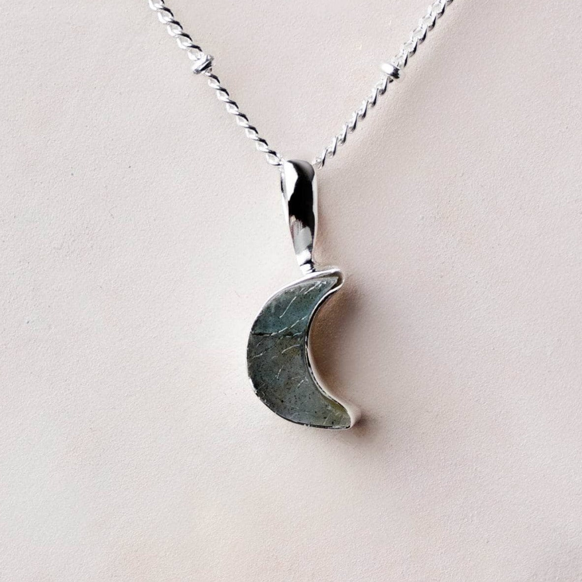 Crescent Moon Raw Gemstone Necklace、mySite、hinf8tx79
