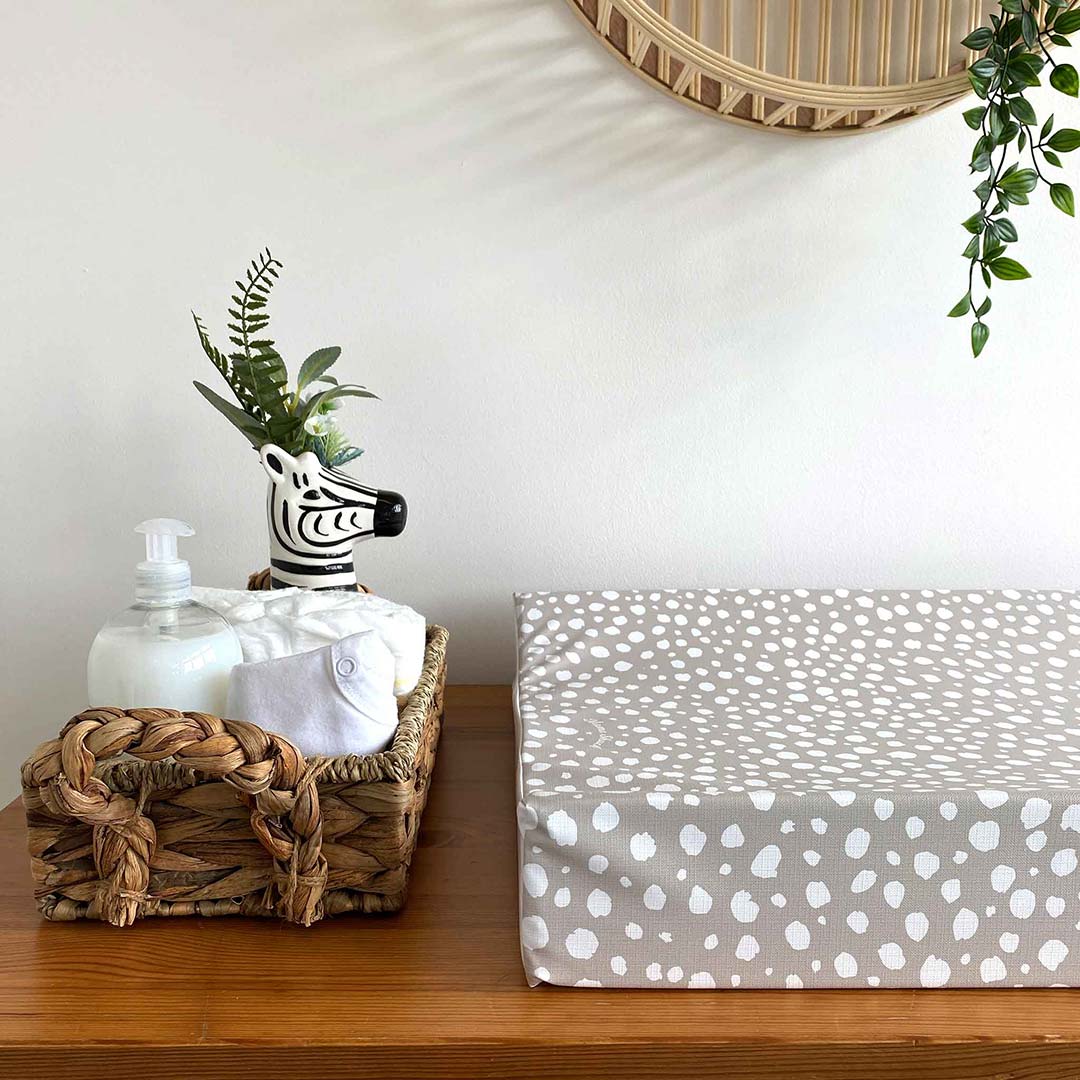  Mama Shack Anti Roll Changing Mat - Taupe Spotty、mySite、merchandisen