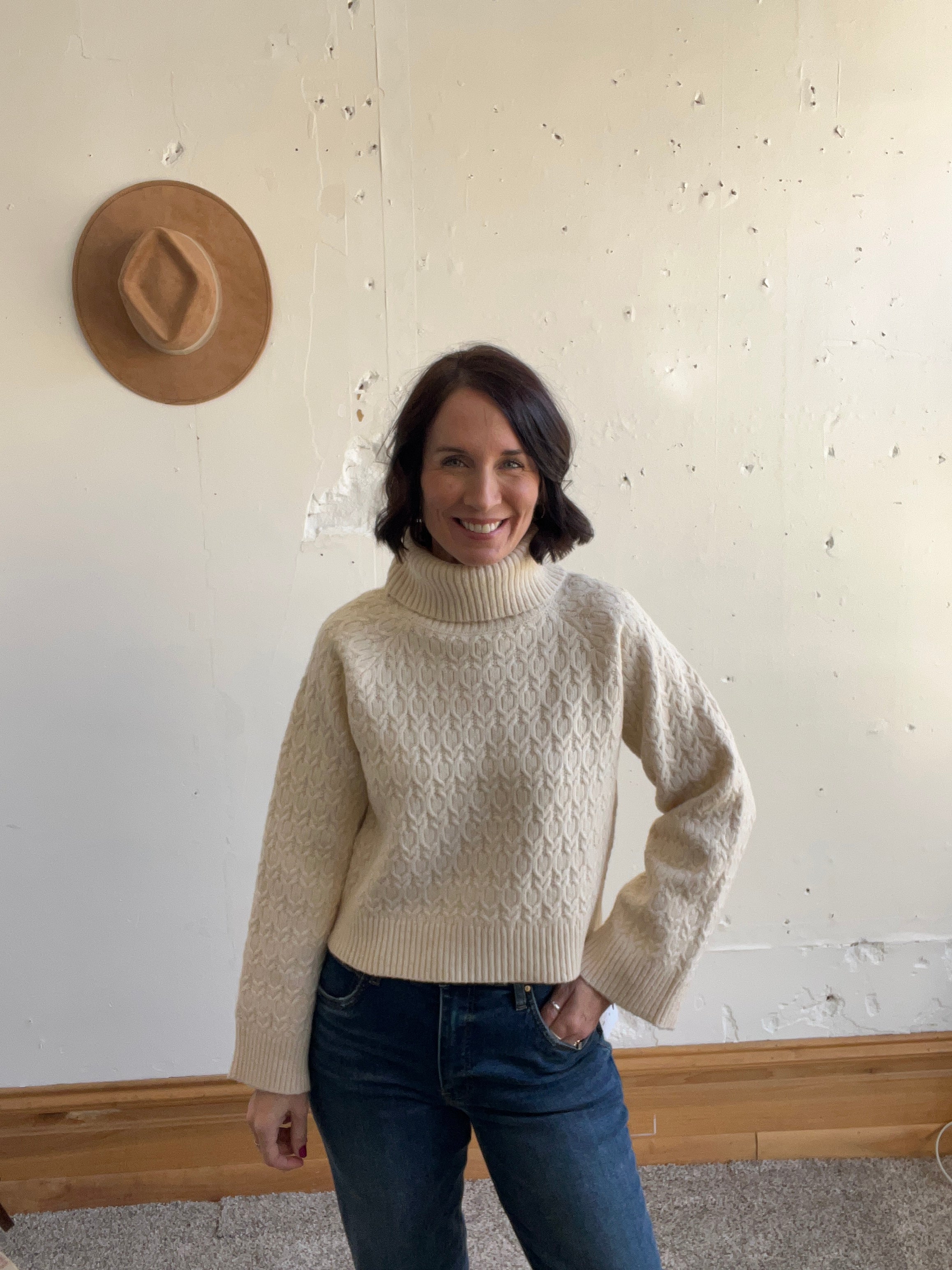 Amanda's Creamy Turtle Neck、mySite、garagedoors4me