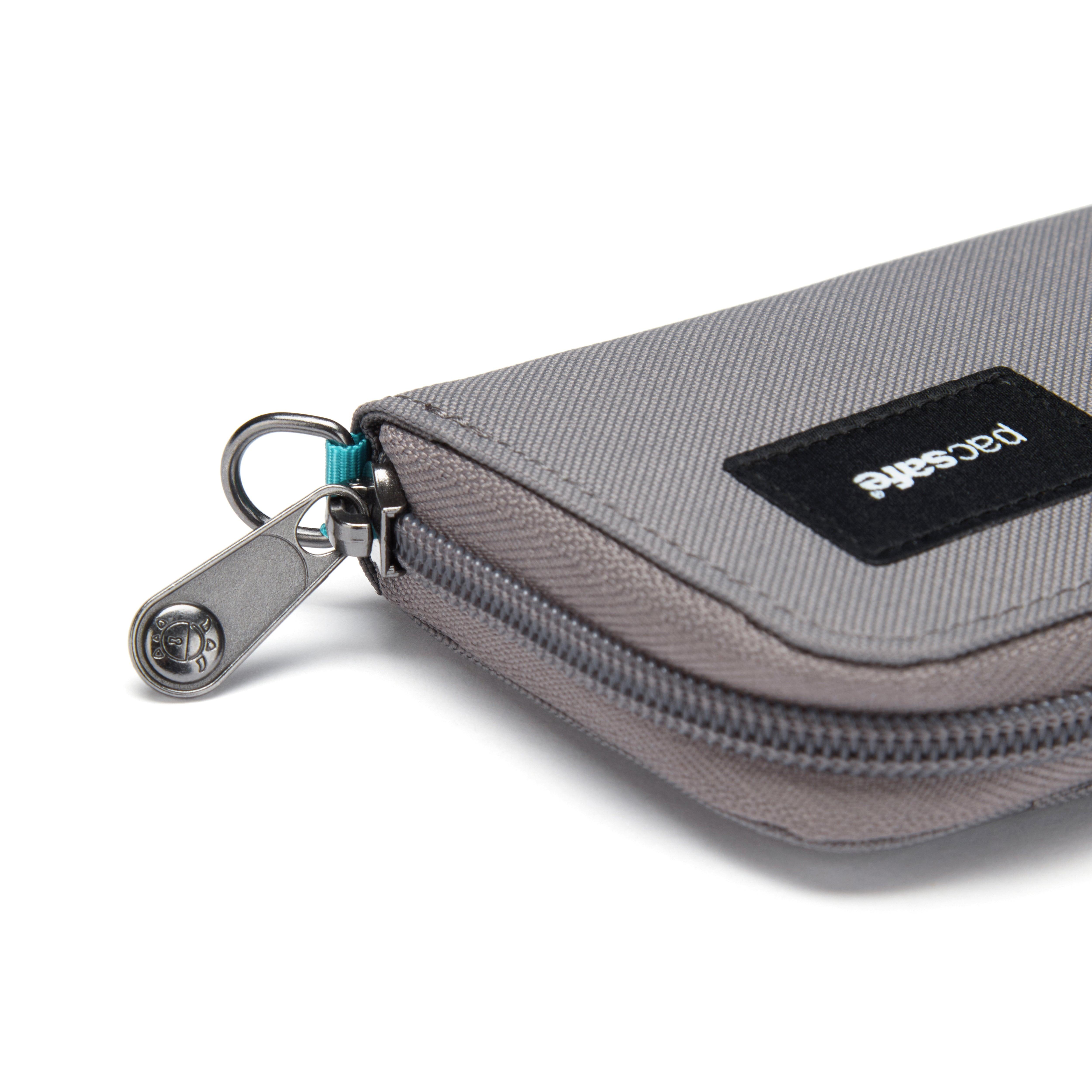 Pacsafe® RFIDsafe™ RFID blocking card wallet、mySite、garagedoors4me