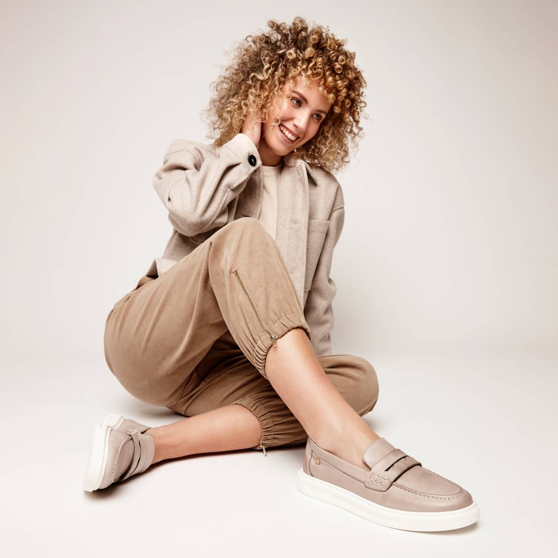 ZAPATO DE MUJER CARMELA 16064001、mySite、gtrtttuynbv