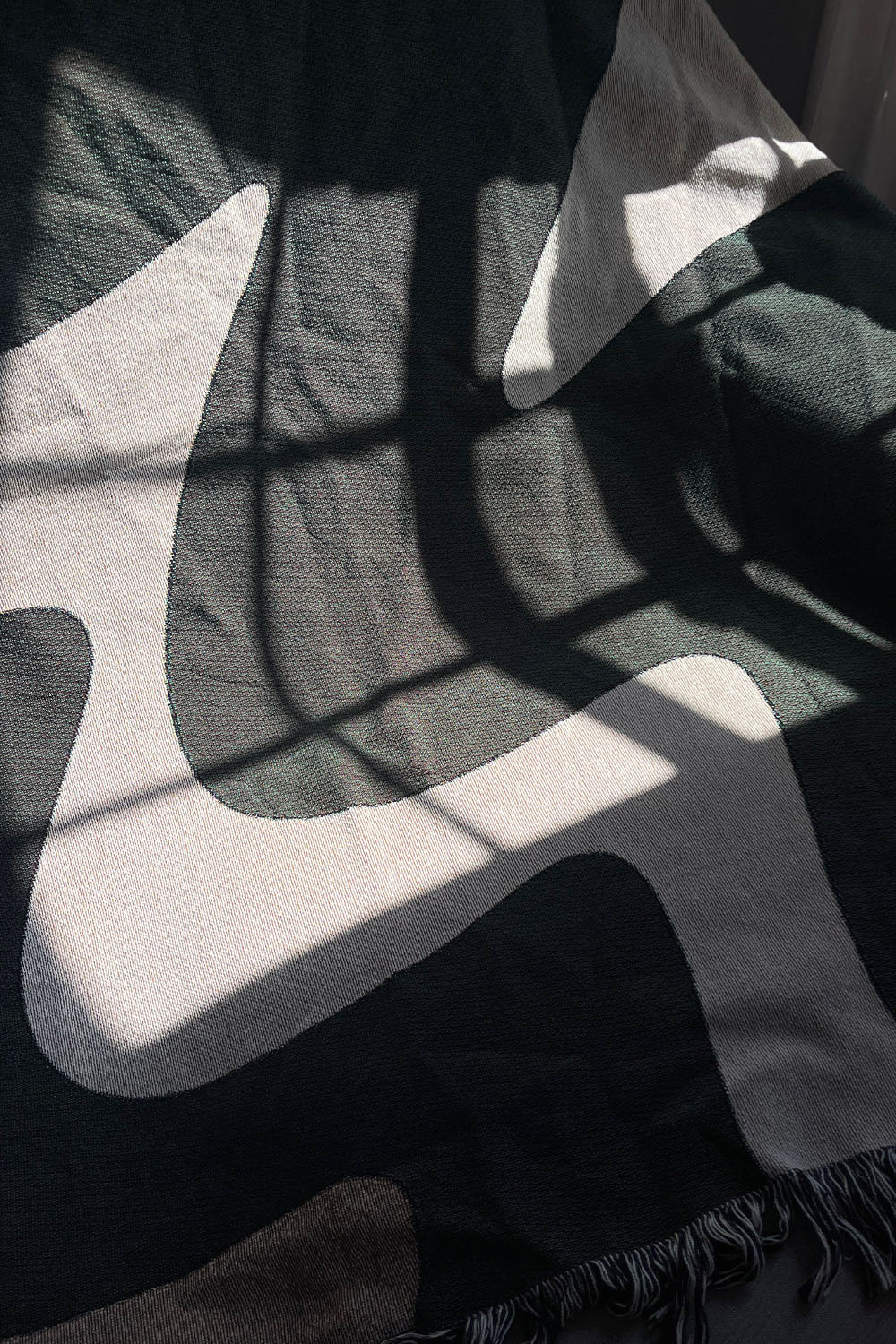 Black and White Zig Zag Cotton Woven Throw Blanket、mySite、gigharbornorthrealestate