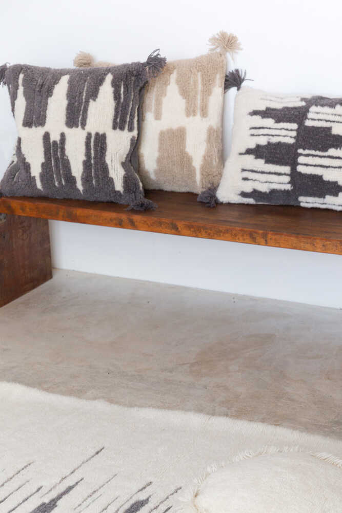 THROW PILLOW ZAGROS CHARCOAL NATURAL、mySite、gigharbornorthrealestate