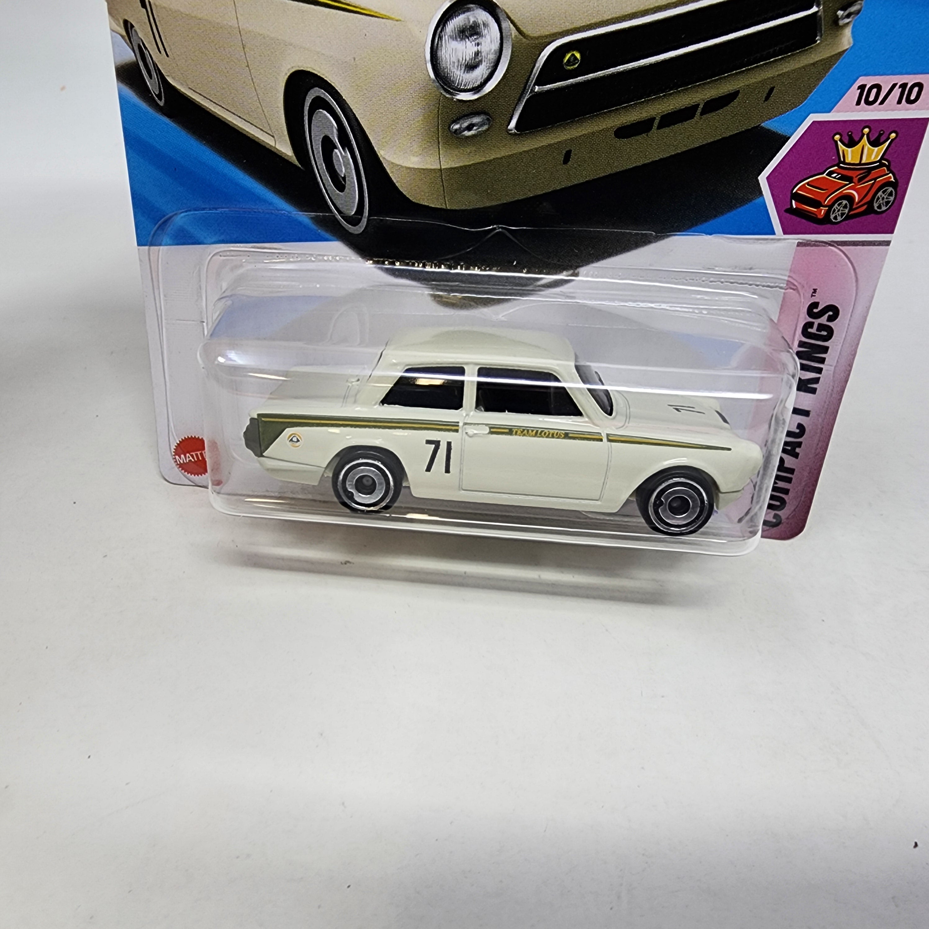 Lotus Cortina #213 * Off White * 2025 Hot Wheels NEW! L Case、mySite、hgirdovlk