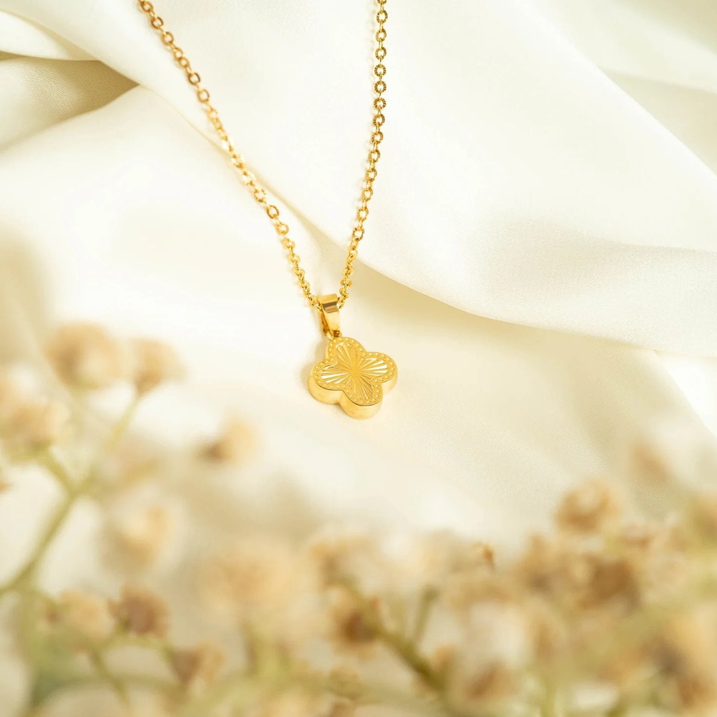 18K Gold PVD Stainless Steel Lucky Clover Charm Sunburst / PDL0270、mySite、dreamappss