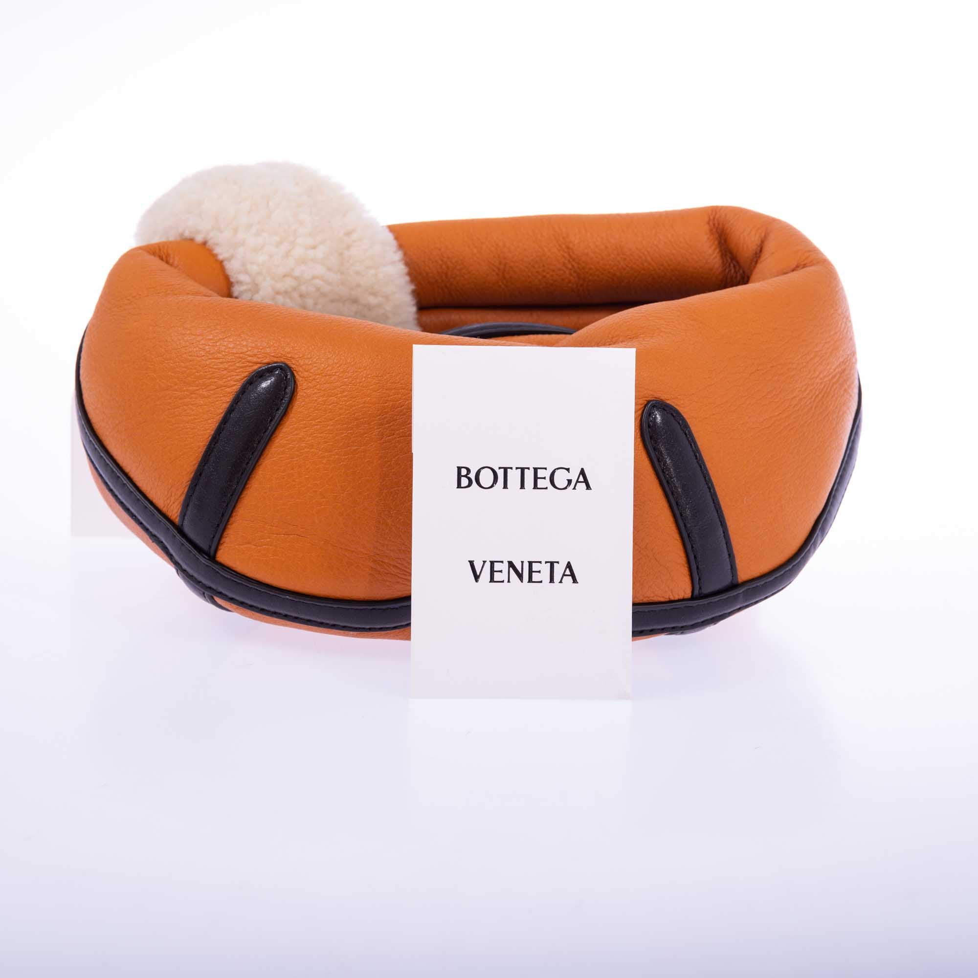 BOTTEGA VENETA Mini Jodie in Honey Calfskin Shearling Aviator、mySite、garminoutage.com